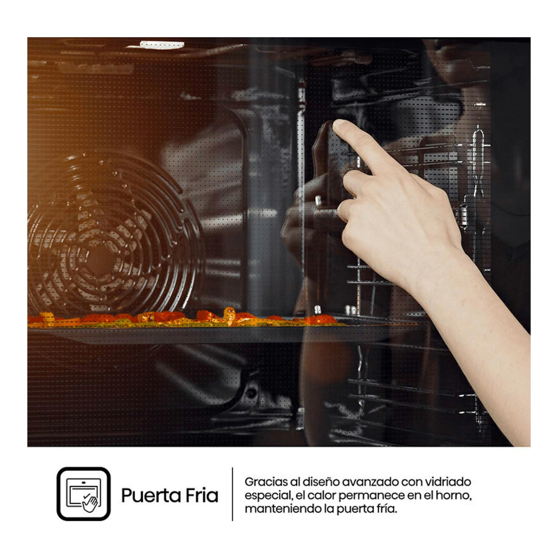 Horno Hisense BI64213E14PX inox, vista frontal del interior con mano señalando la puerta de cristal.