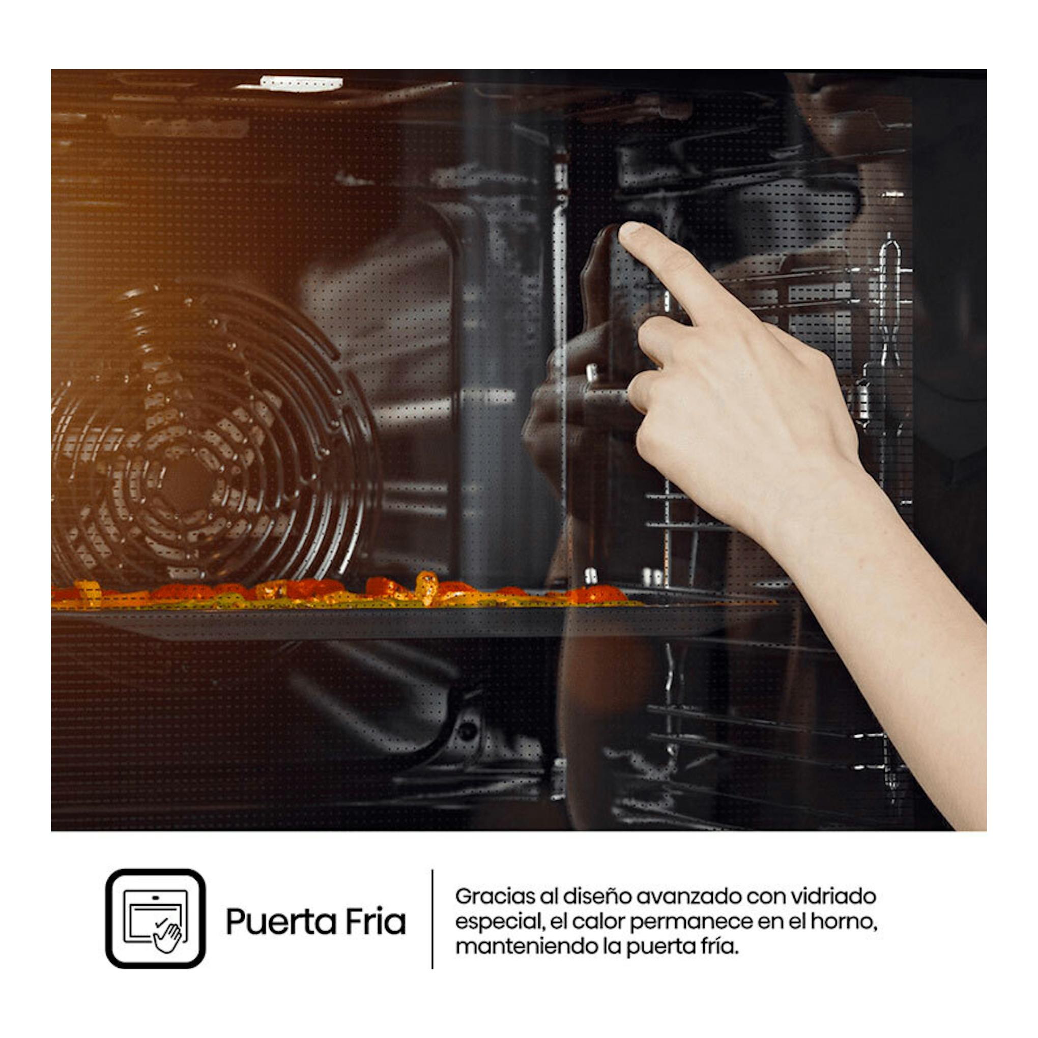 Horno Hisense BI64213E14PX inox, vista frontal del interior con mano señalando la puerta de cristal.