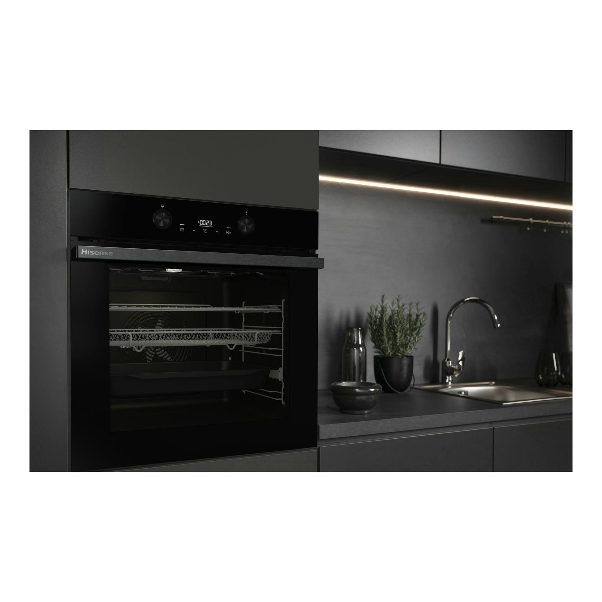 Horno empotrado Hisense BI64223EPBG negro, vista frontal, con panel digital y puerta de cristal.