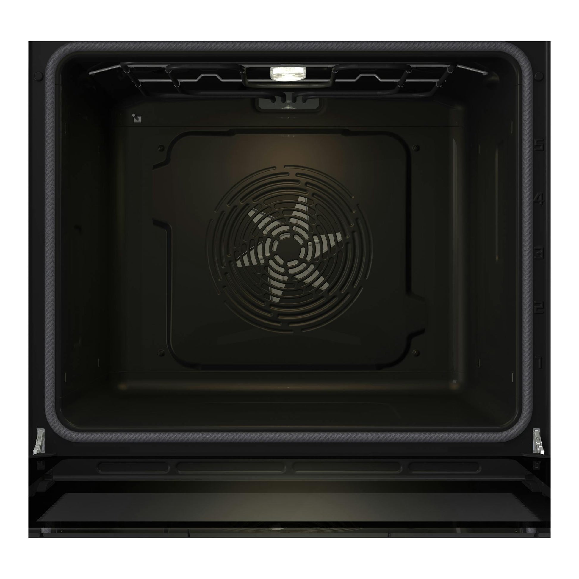 Interior de horno Hisense BI64223EPBG en negro, con ventilador circular central y luz superior, vista frontal.
