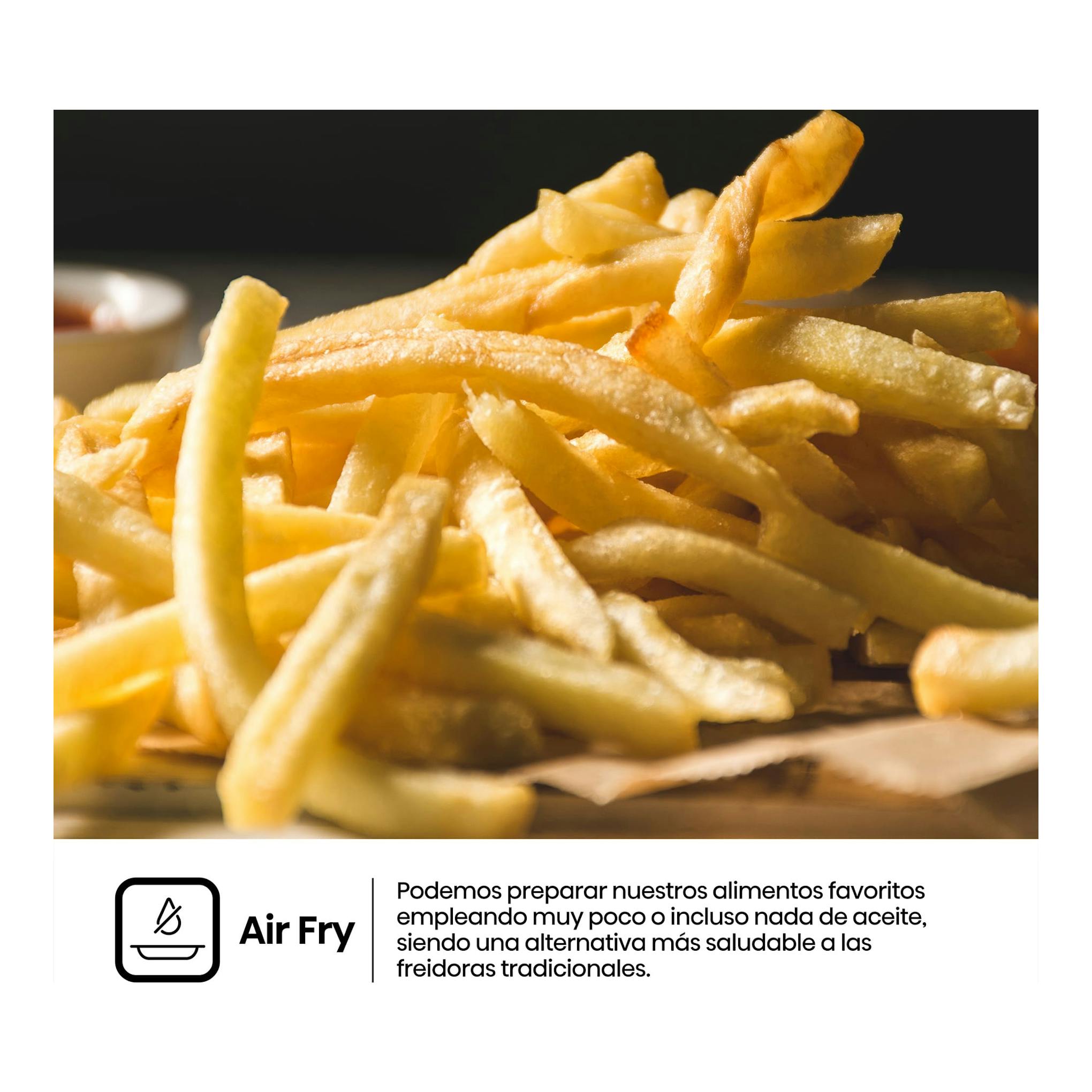 Patatas fritas doradas en primer plano, con icono y texto «Air Fry» en la parte inferior.