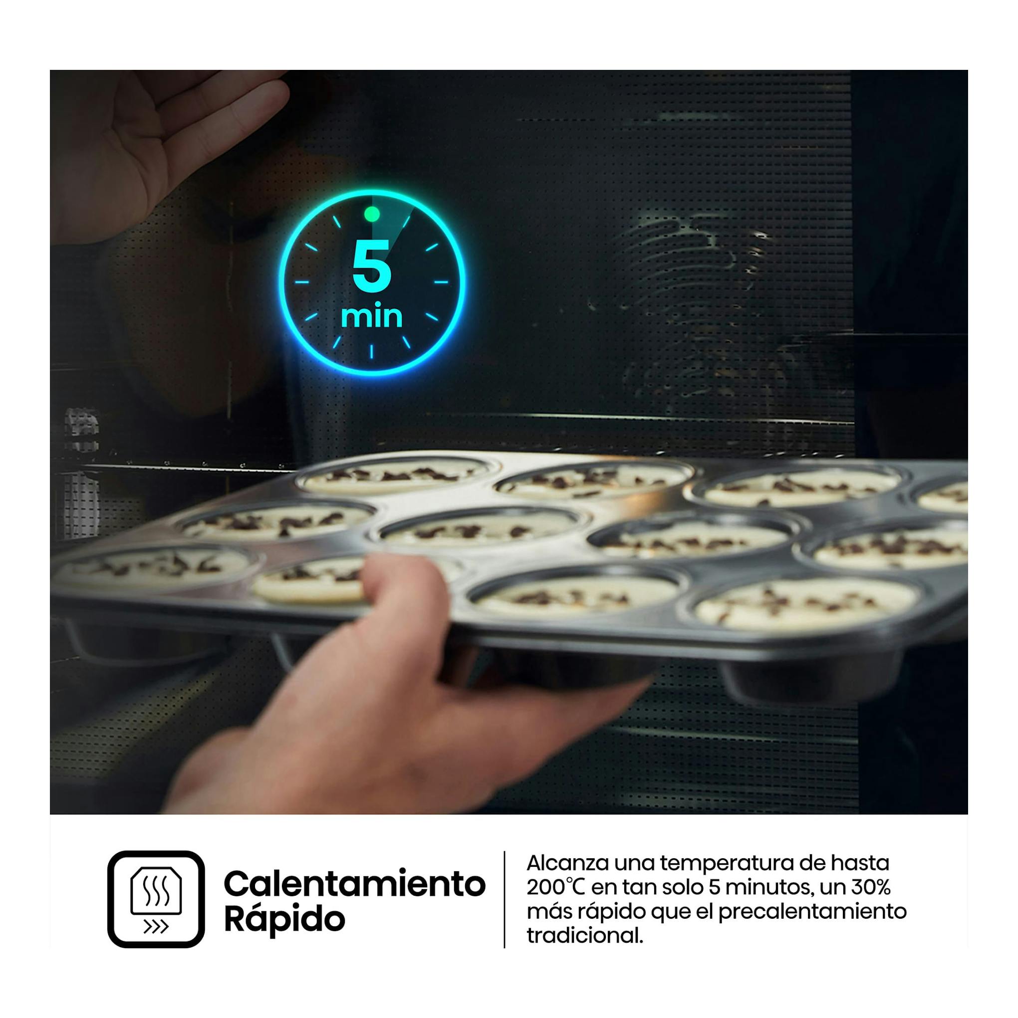 Interior de horno Hisense BI64223EPX con bandeja de muffins y aviso de 5 min de calentamiento rápido.