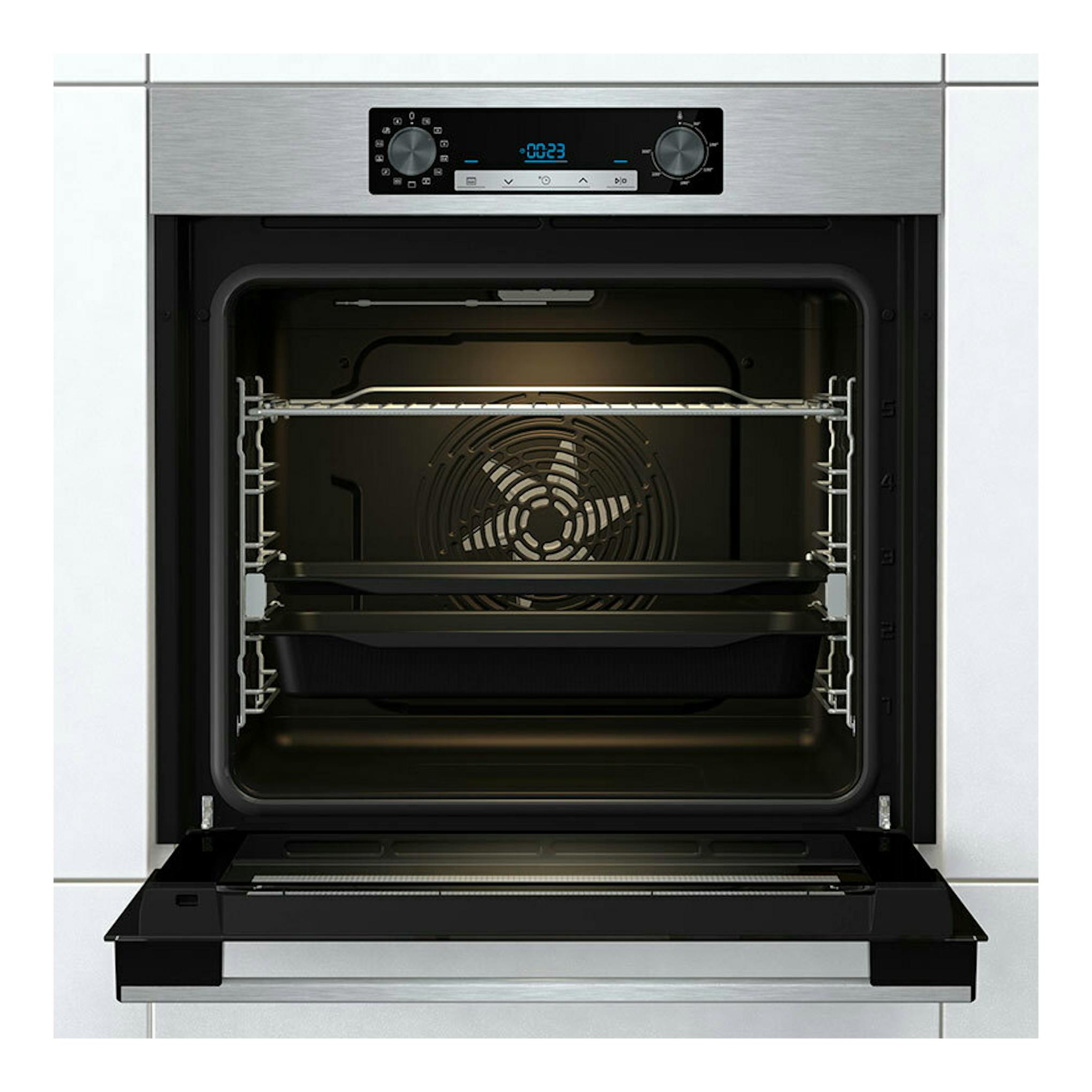 Horno Hisense BSA65226AX inox, frontal con puerta abierta y panel digital.