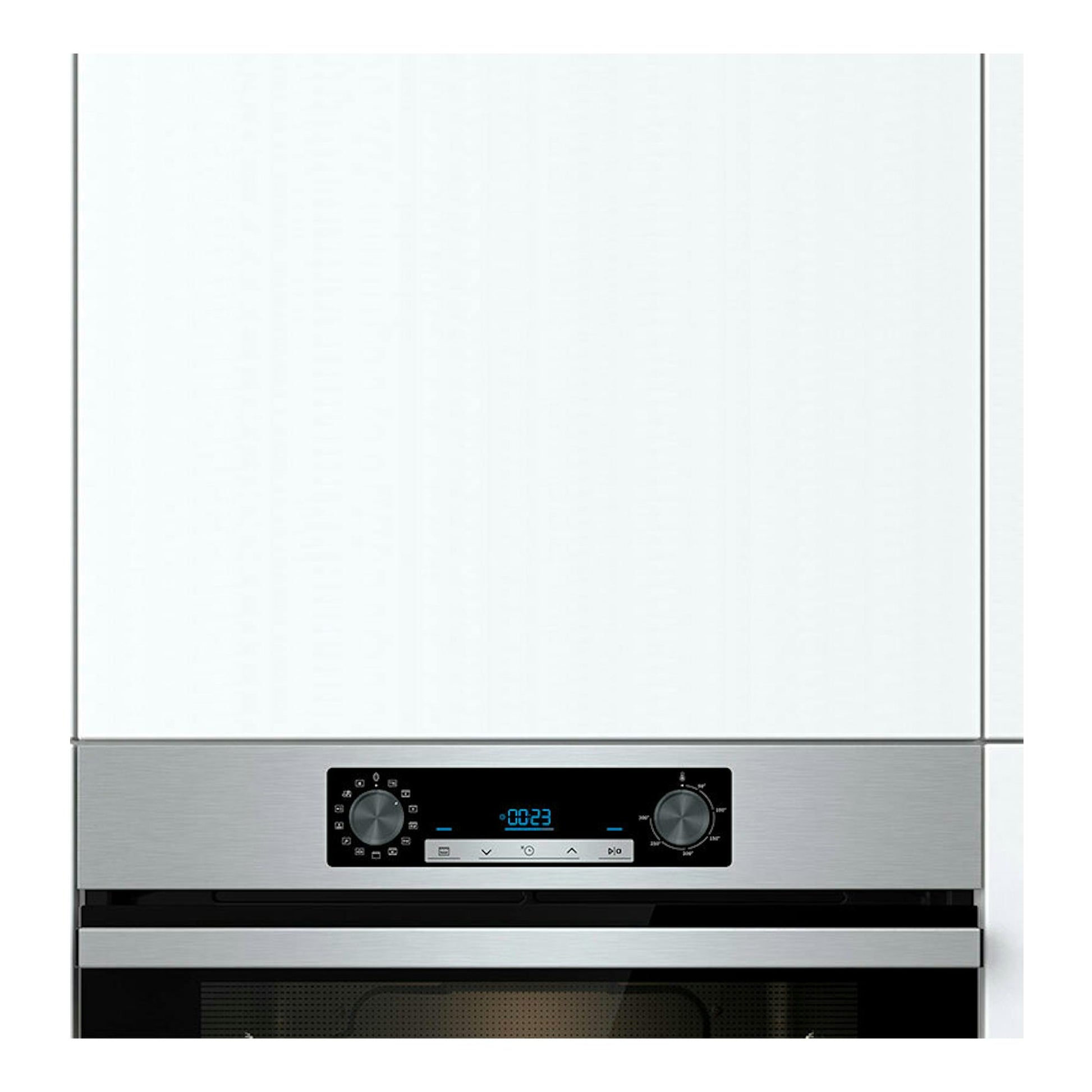 Horno Hisense BSA65226AX inox, vista frontal, panel digital negro y dos mandos giratorios.