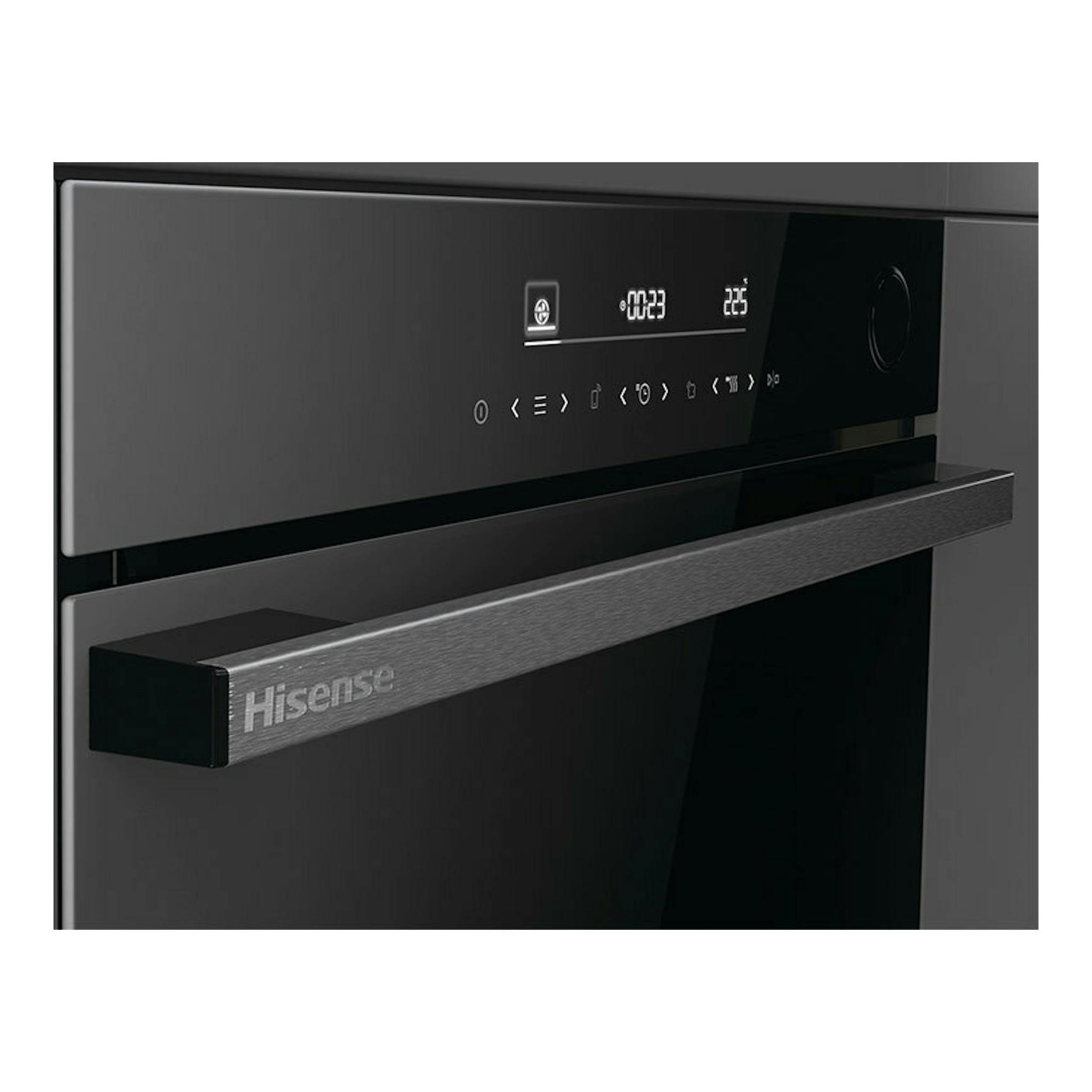 Horno empotrable Hisense negro, vista frontal en primer plano, con panel digital y tirador metálico.