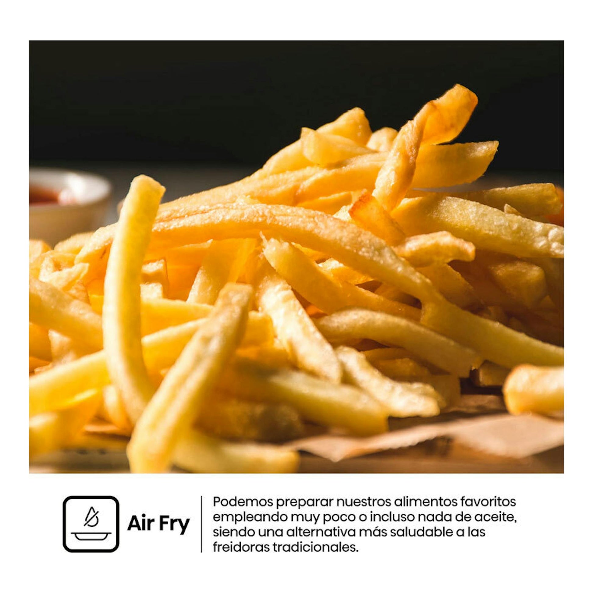 Imagen promocional del horno Hisense O643PX Inox con patatas fritas y texto “Air Fry”.
