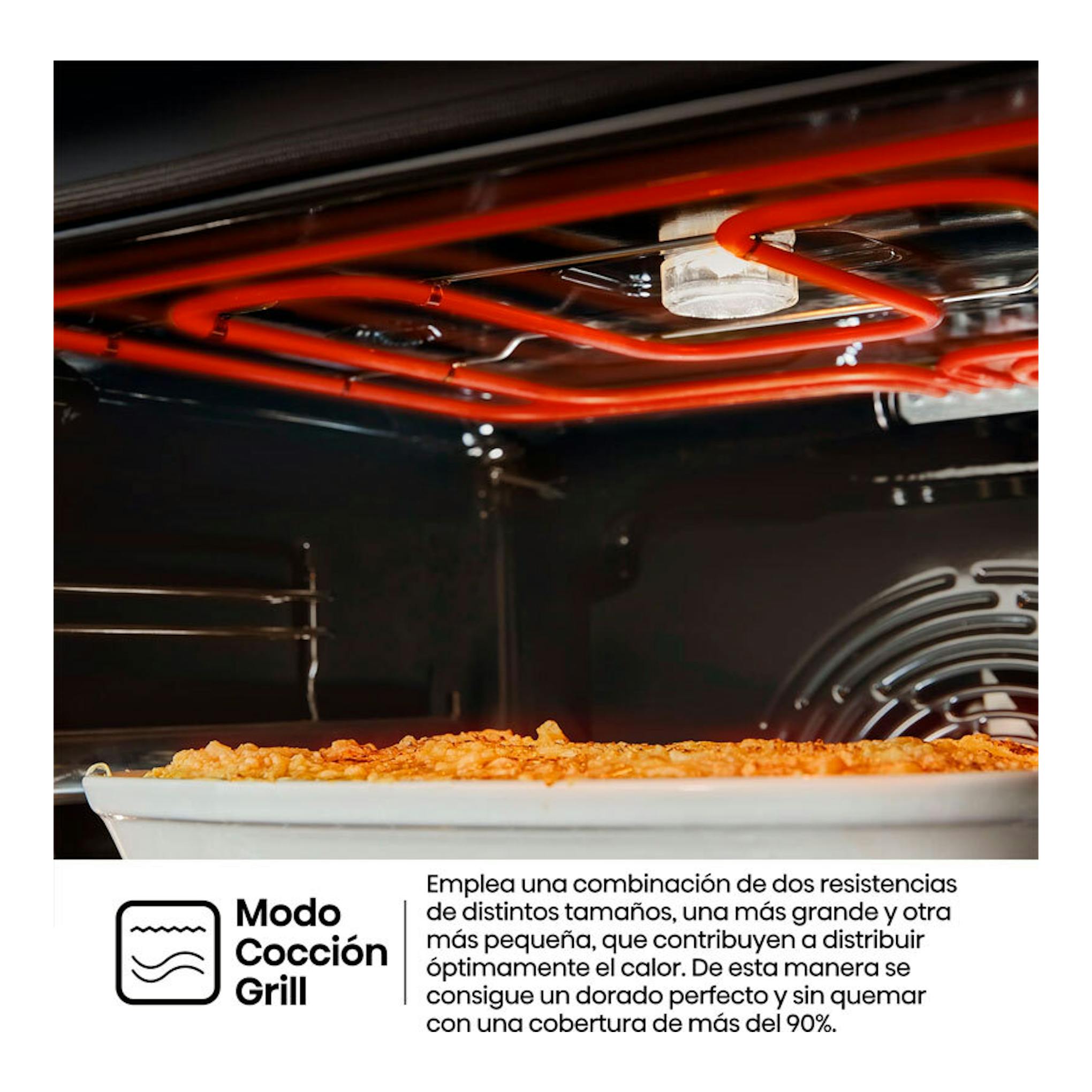 Hisense O643PX Inox: interior de horno con resistencia superior roja y bandeja con comida, vista frontal.