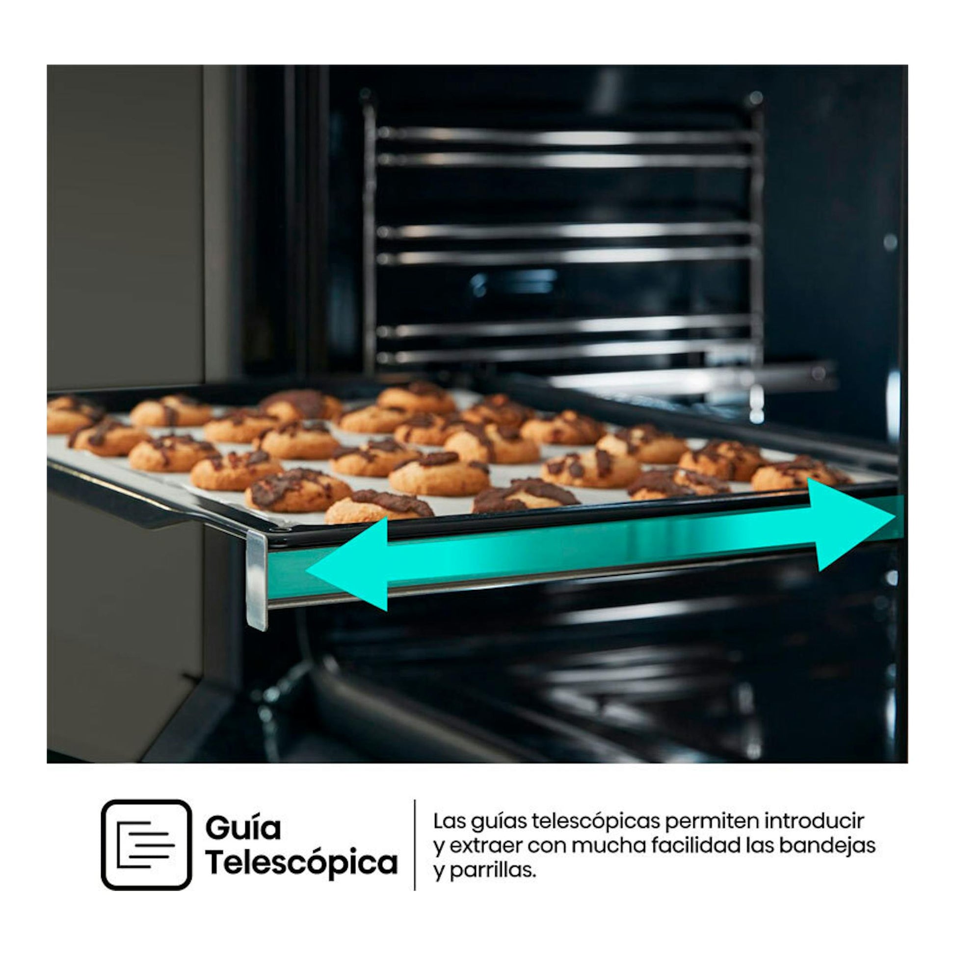 Interior de horno Hisense O643PX inox con bandeja de galletas sobre guía telescópica.