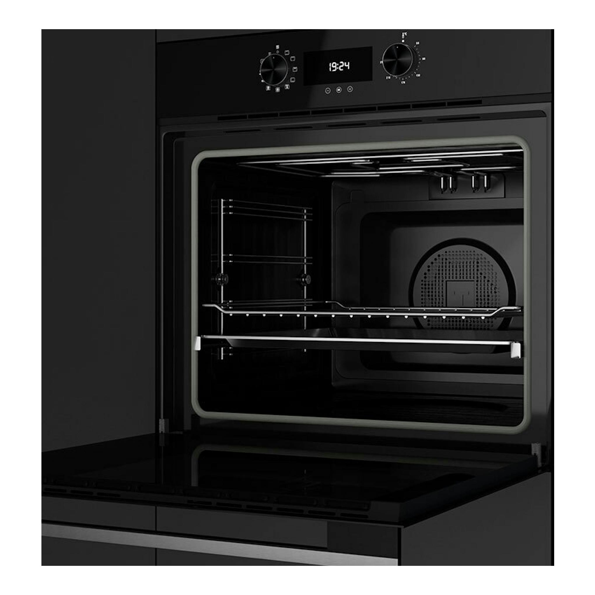 Horno integrable Teka HLB8400 negro, vista frontal con puerta abierta y panel digital.
