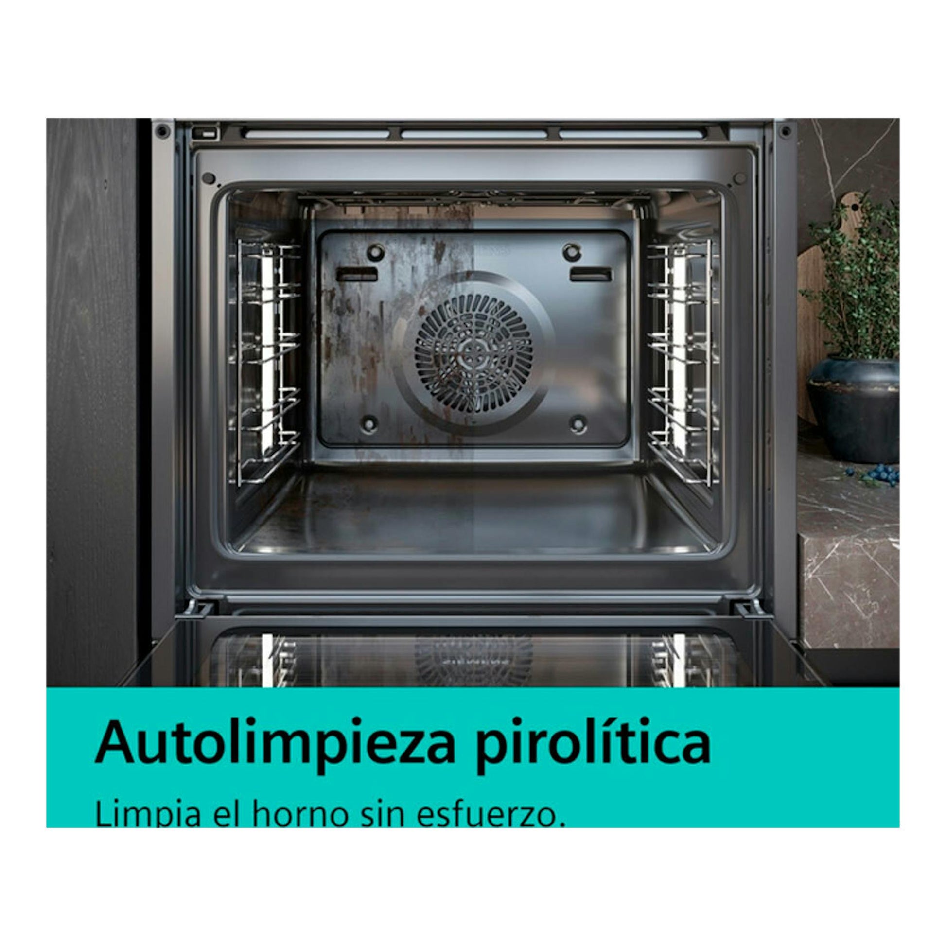Horno Siemens HB372AES3 inox, vista frontal abierta, interior metálico con ventilador central y guías laterales.