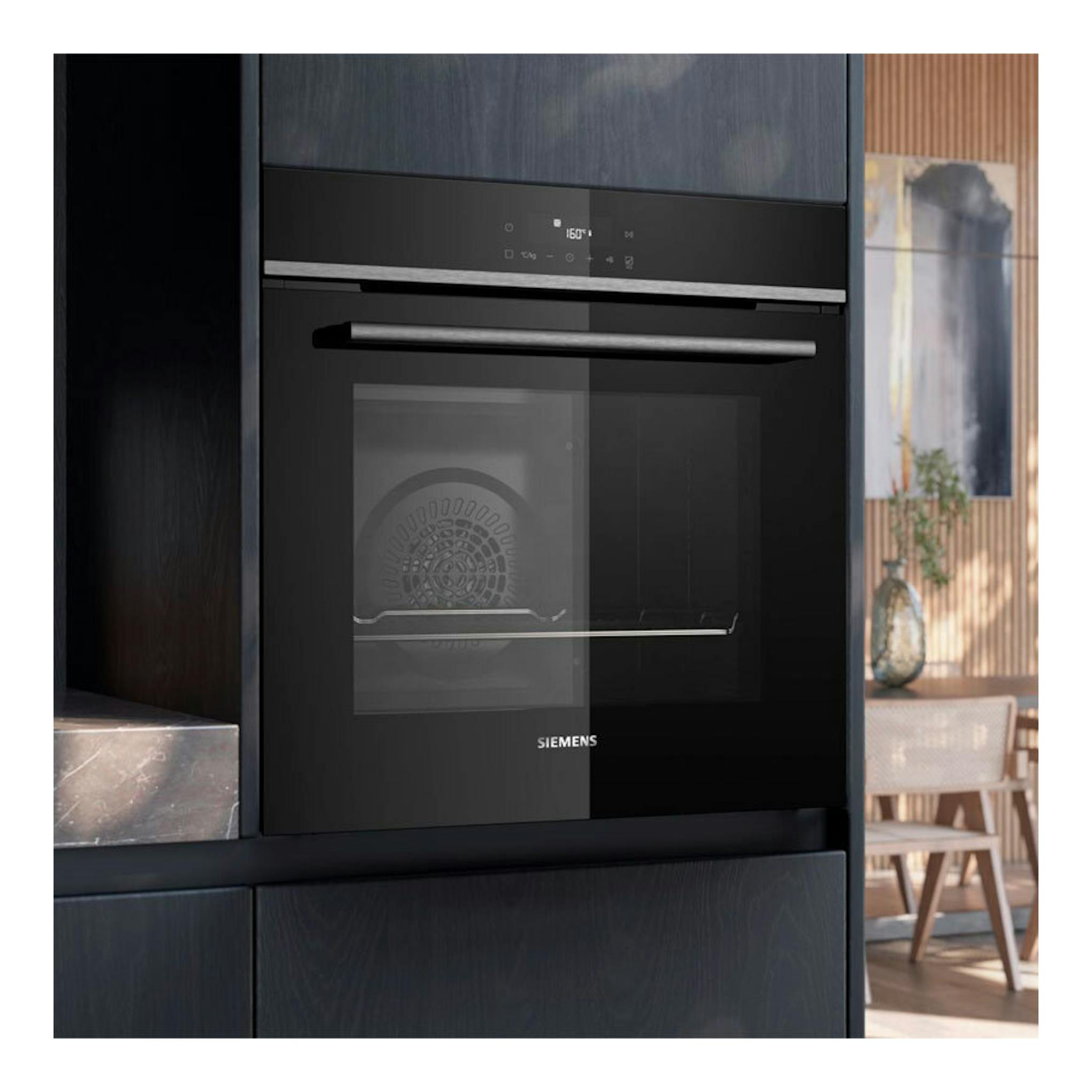 Horno empotrado Siemens HB572AES4, vista frontal, acabado negro e inox, con puerta de cristal y panel táctil.