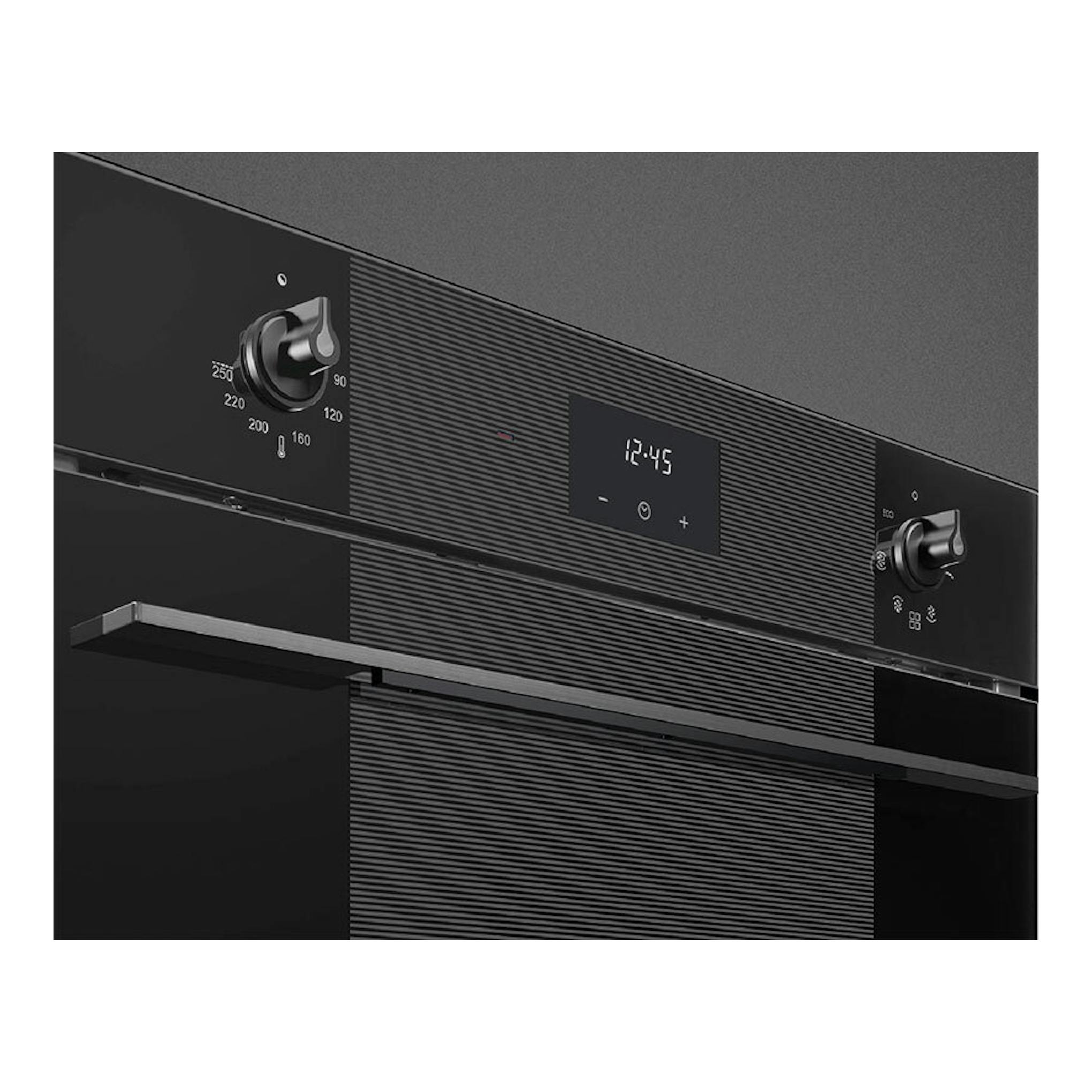 Horno Smeg SF6100VB3 negro, vista frontal con panel digital y dos mandos.