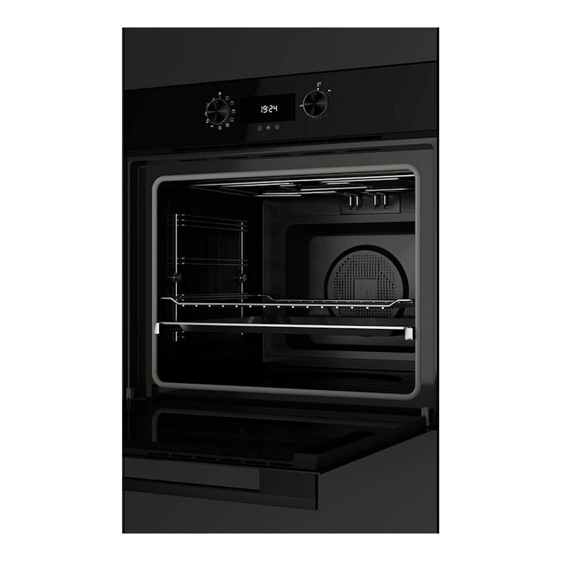 Horno empotrado Teka HLB8400 P FBK negro, con puerta abierta y panel digital con dos mandos.
