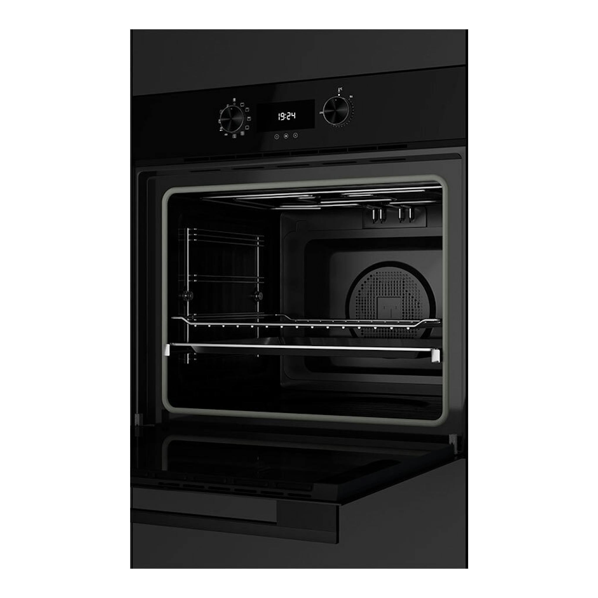 Horno empotrado Teka HLB8400 P FBK negro, con puerta abierta y panel digital con dos mandos.