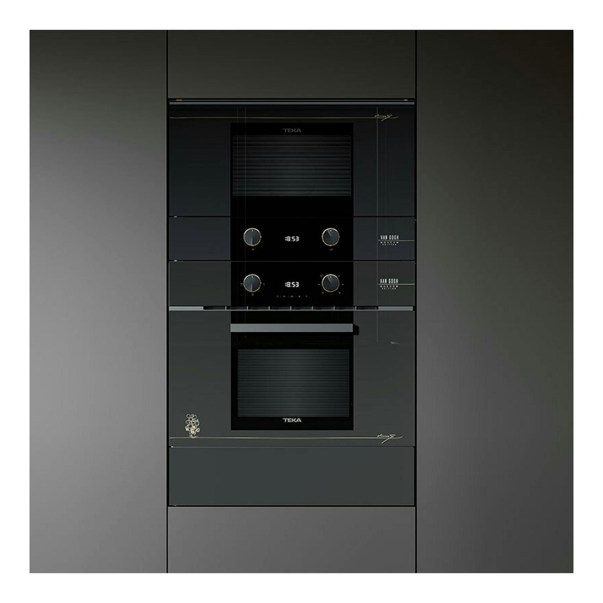 Horno empotrado Teka HLB84VGOGH P en cristal gris, vista frontal, con panel negro y mandos.