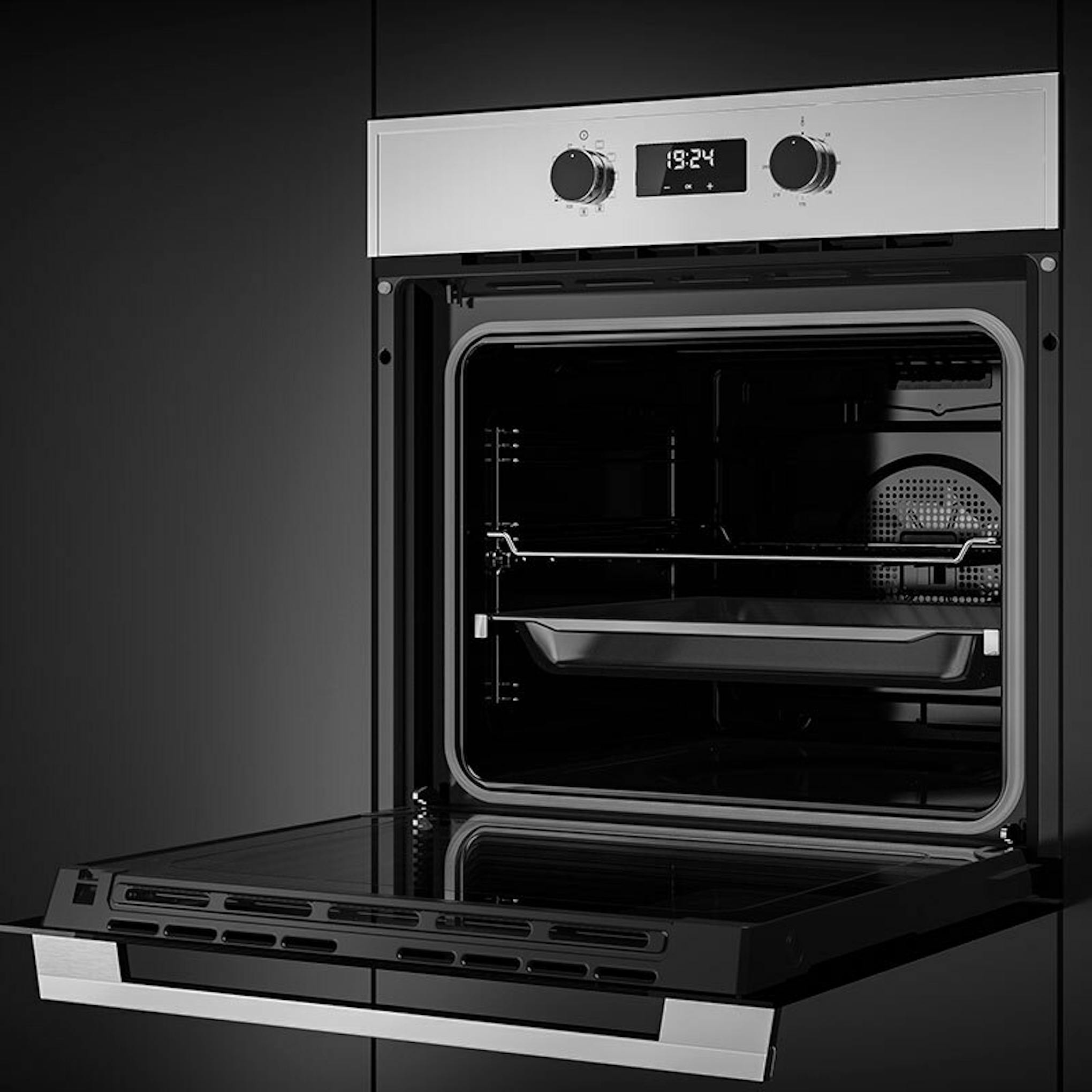 Horno Teka HSB 625 P Inox con puerta abierta y panel de control digital
