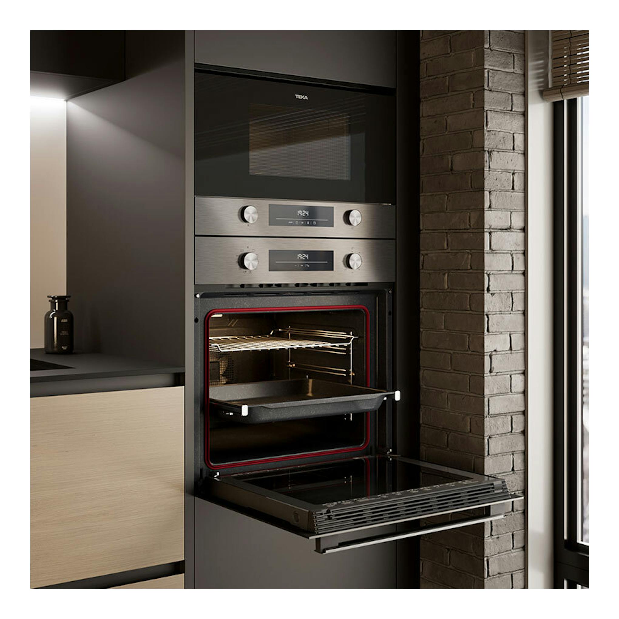 Horno empotrado Teka HSB6350P Inox, vista frontal, negro e inox, con puerta abatible abierta.