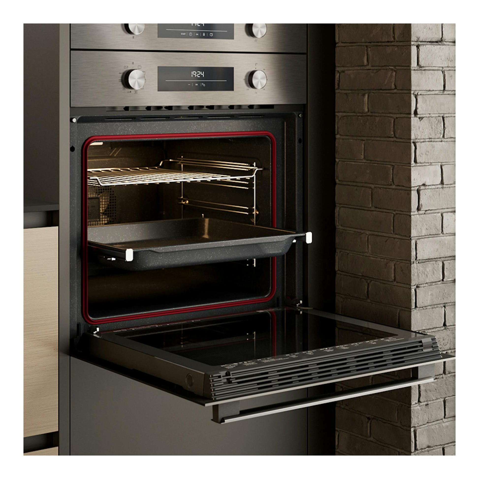 Horno Teka HSB6466 Inox empotrado, puerta abatible abierta, interior negro con bandeja y mandos inox.