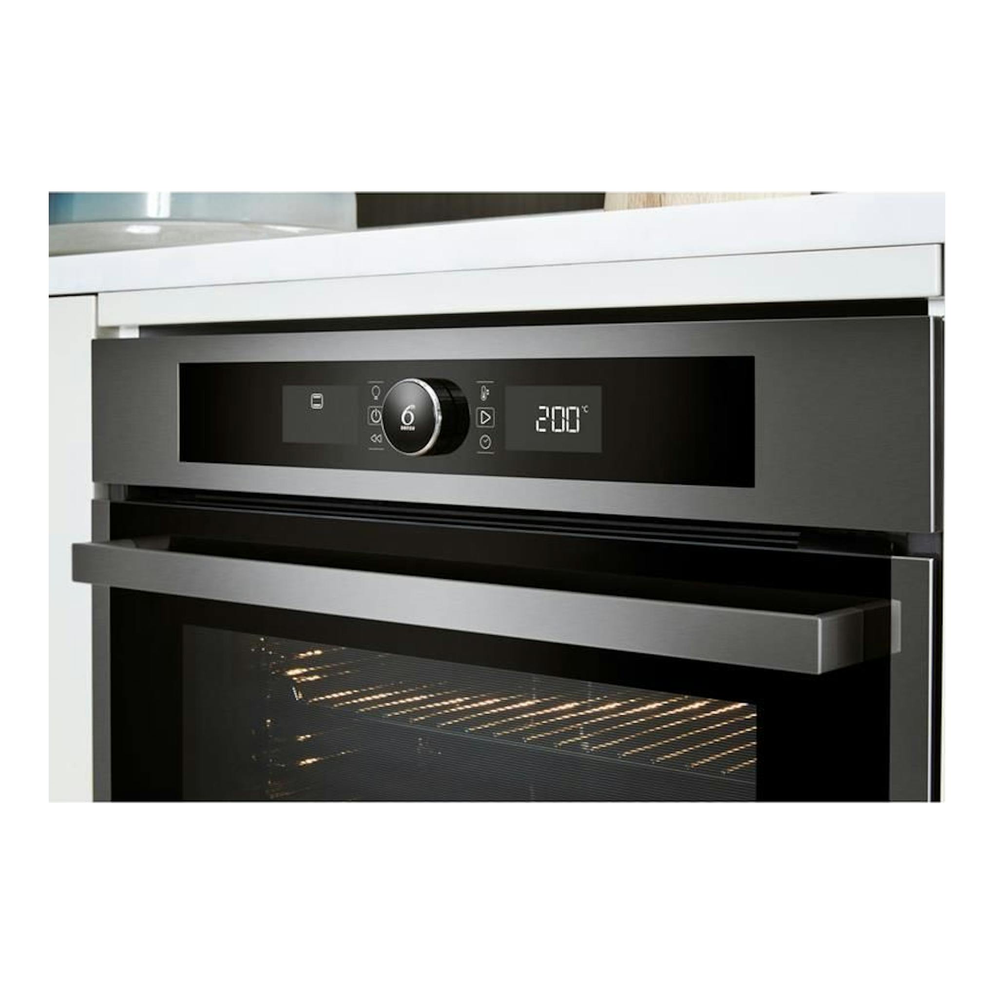 Horno empotrable Whirlpool OAKZ97961 SP IX en acero inoxidable, vista frontal con display digital a 200 °C.