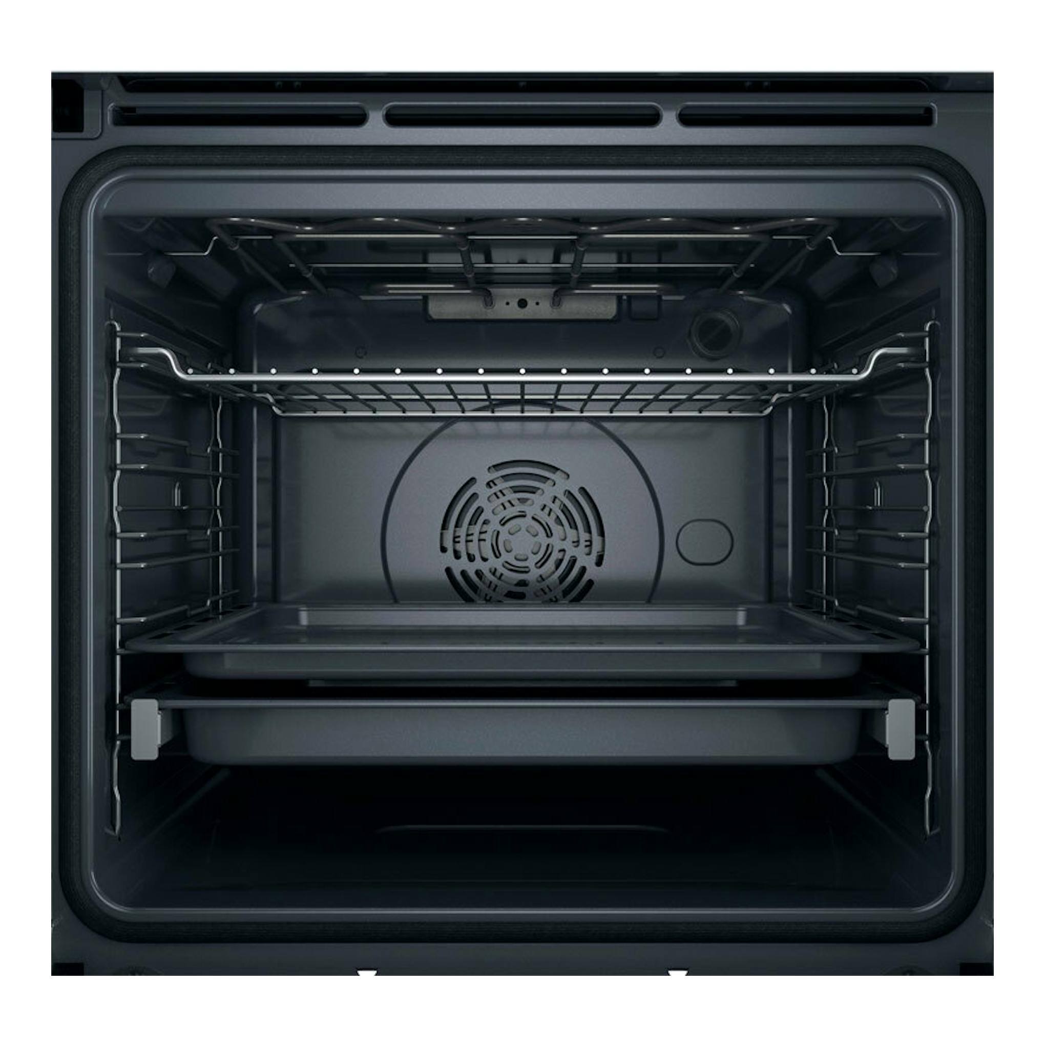 Interior de horno Whirlpool WOI4S8PM1SWA blanco, vista frontal con rejillas y ventilador.