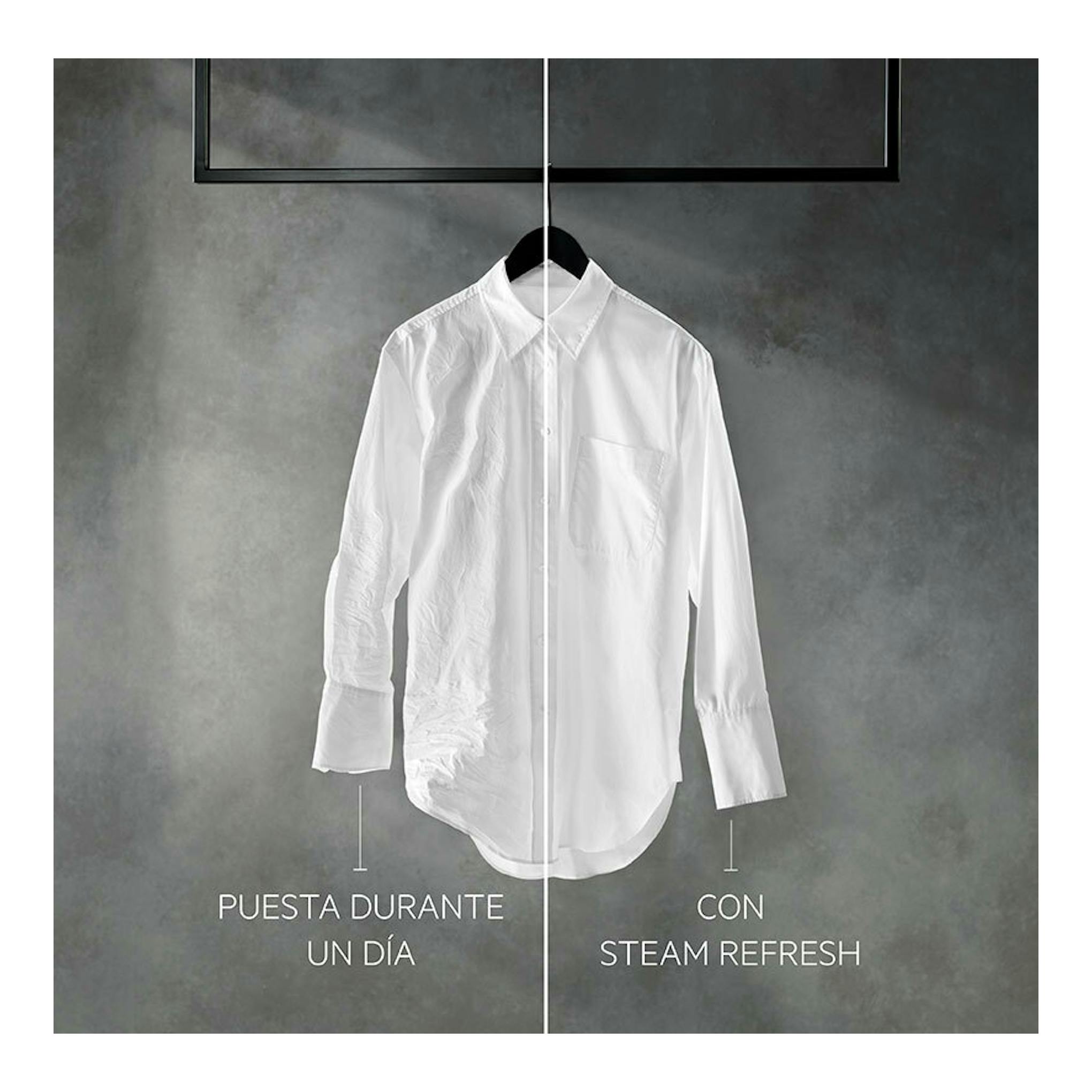 AEG LFSR9514L6U: vista frontal de camisa blanca colgada, comparativa dividida; arrugada a la izquierda y lisa a la derecha.