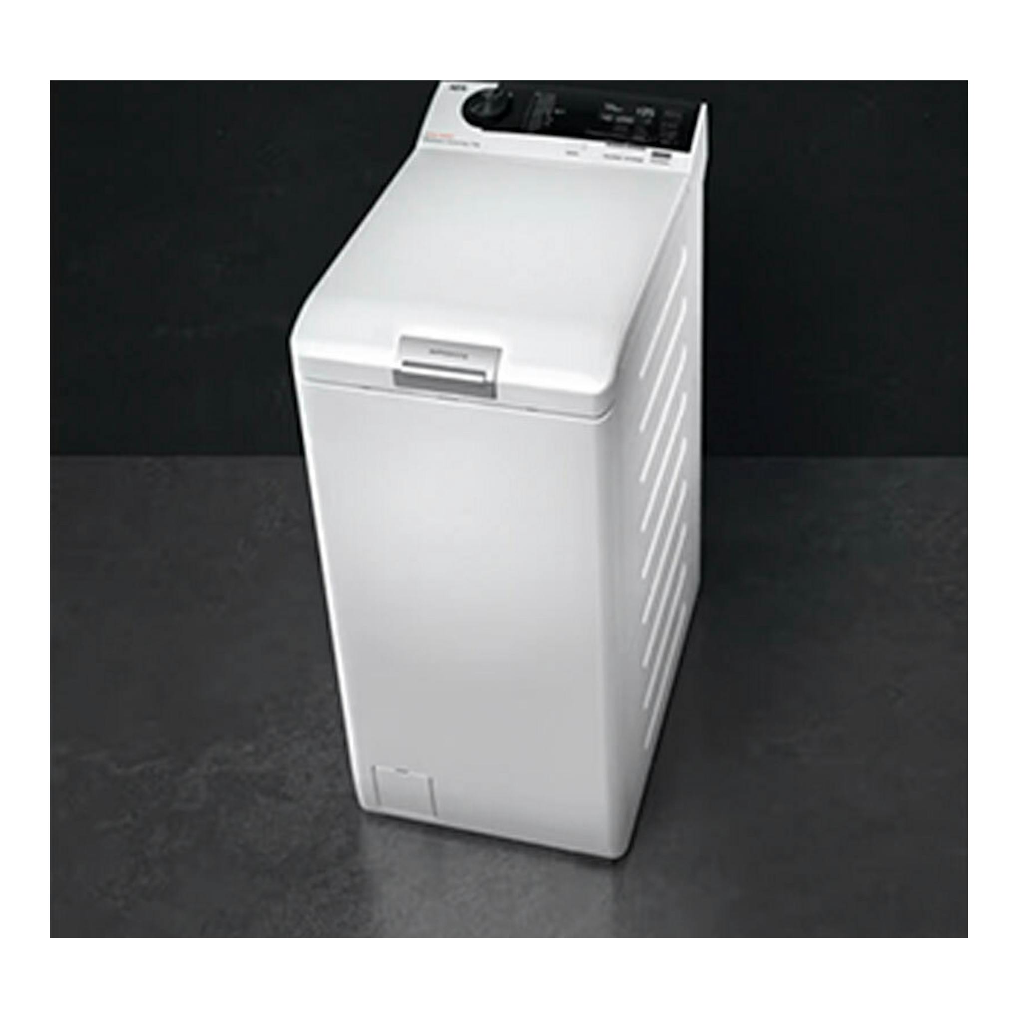 Lavadora AEG LTA7E7231E blanca, vista en ángulo superior, con carga superior y panel negro.