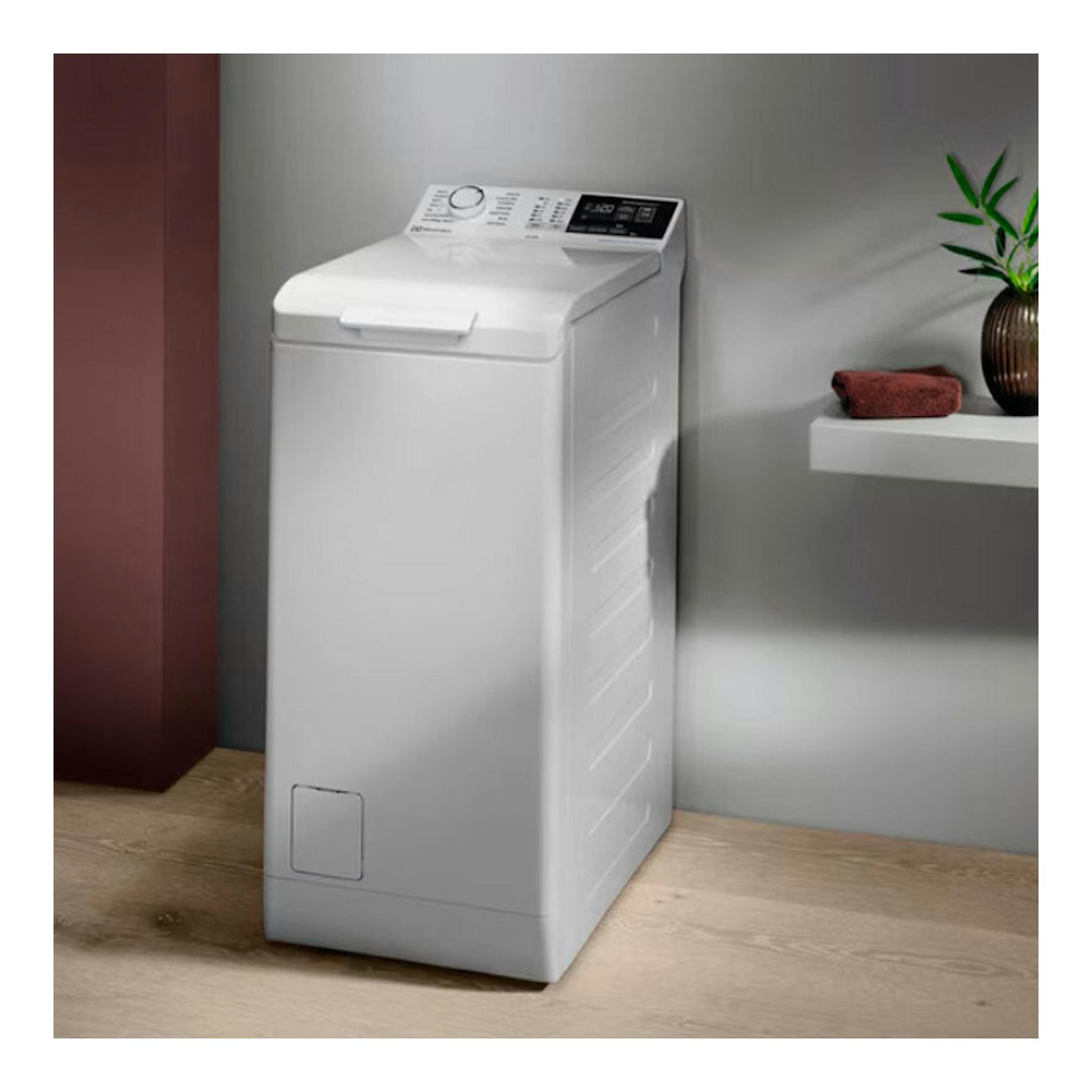 Lavadora de carga superior Electrolux EN6T4722NF blanca, vista frontal en ángulo, con panel de control superior.