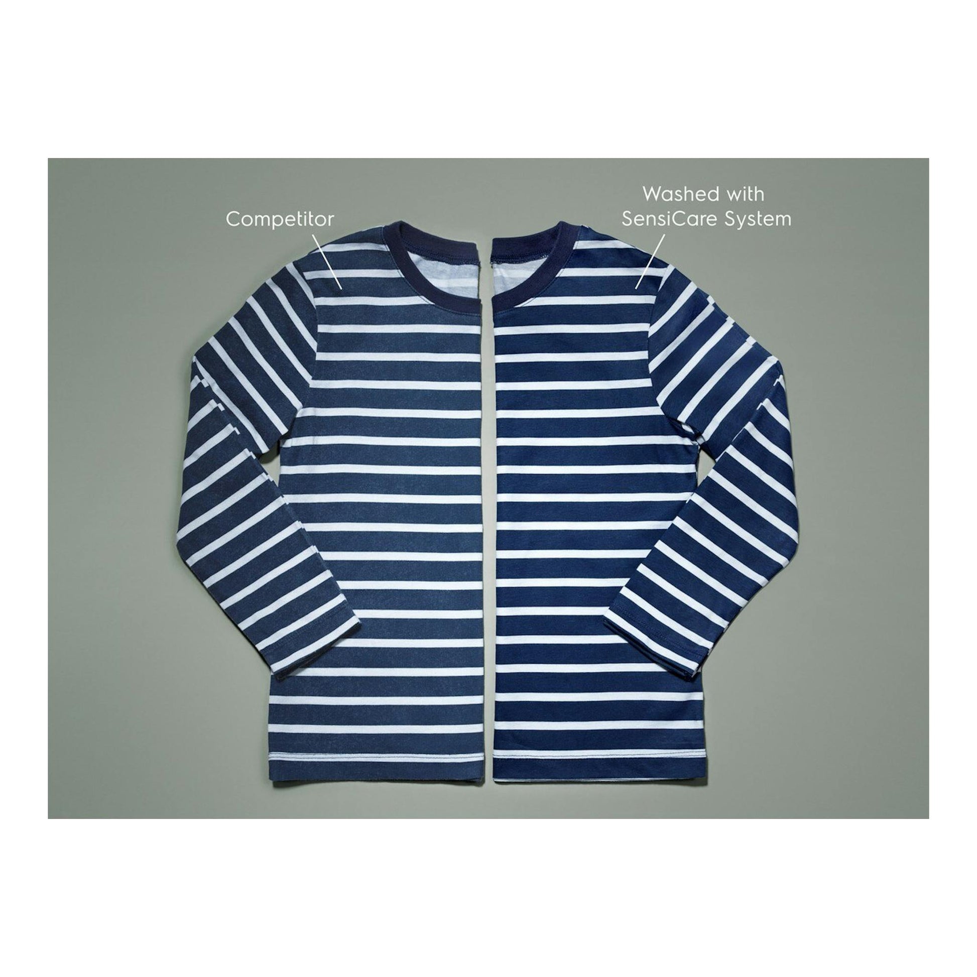 Camiseta de rayas azul marino y blancas, vista frontal, dividida en dos mitades con textos comparativos.