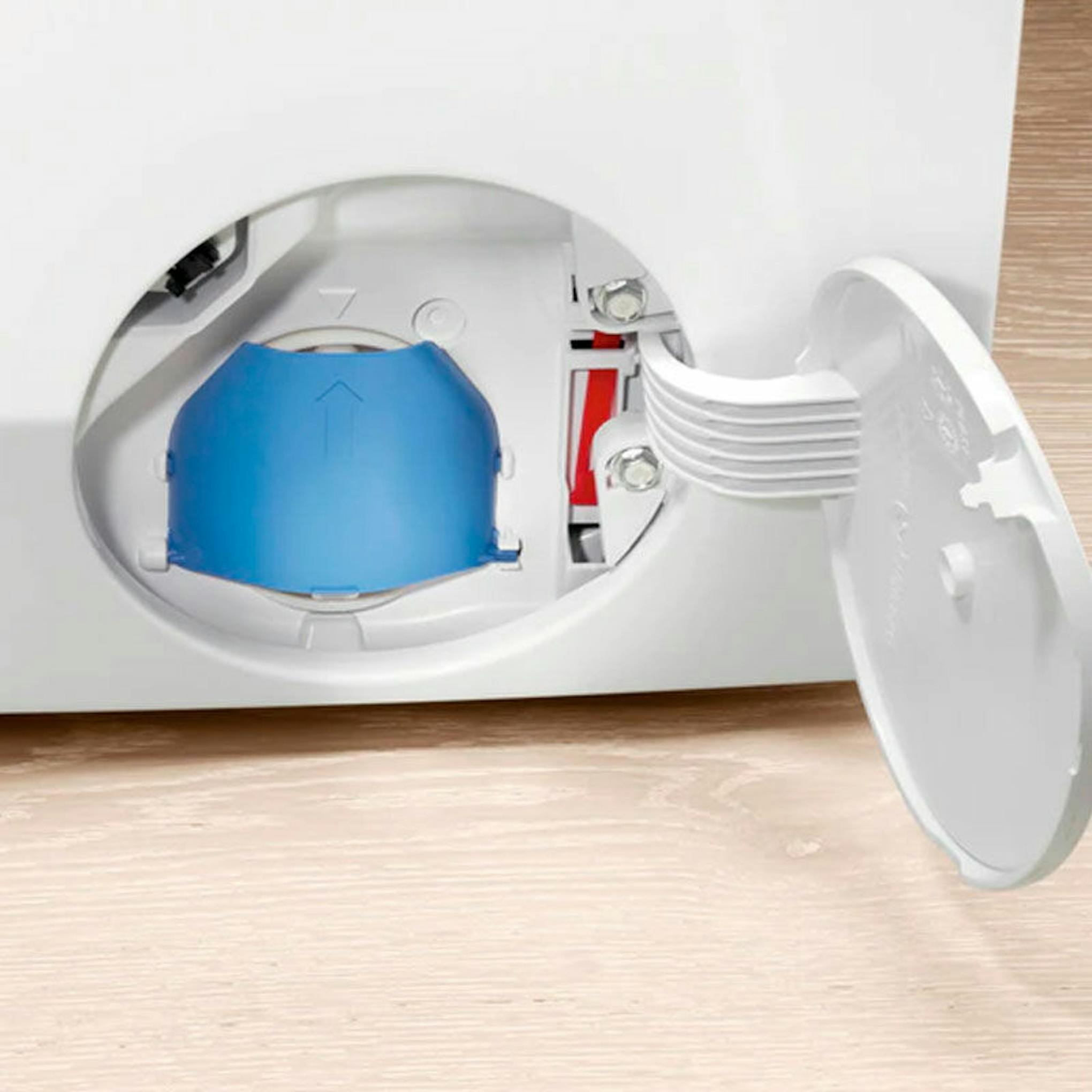 Detalle del filtro de la lavadora integrable Electrolux EN7F4722AN 7Kg