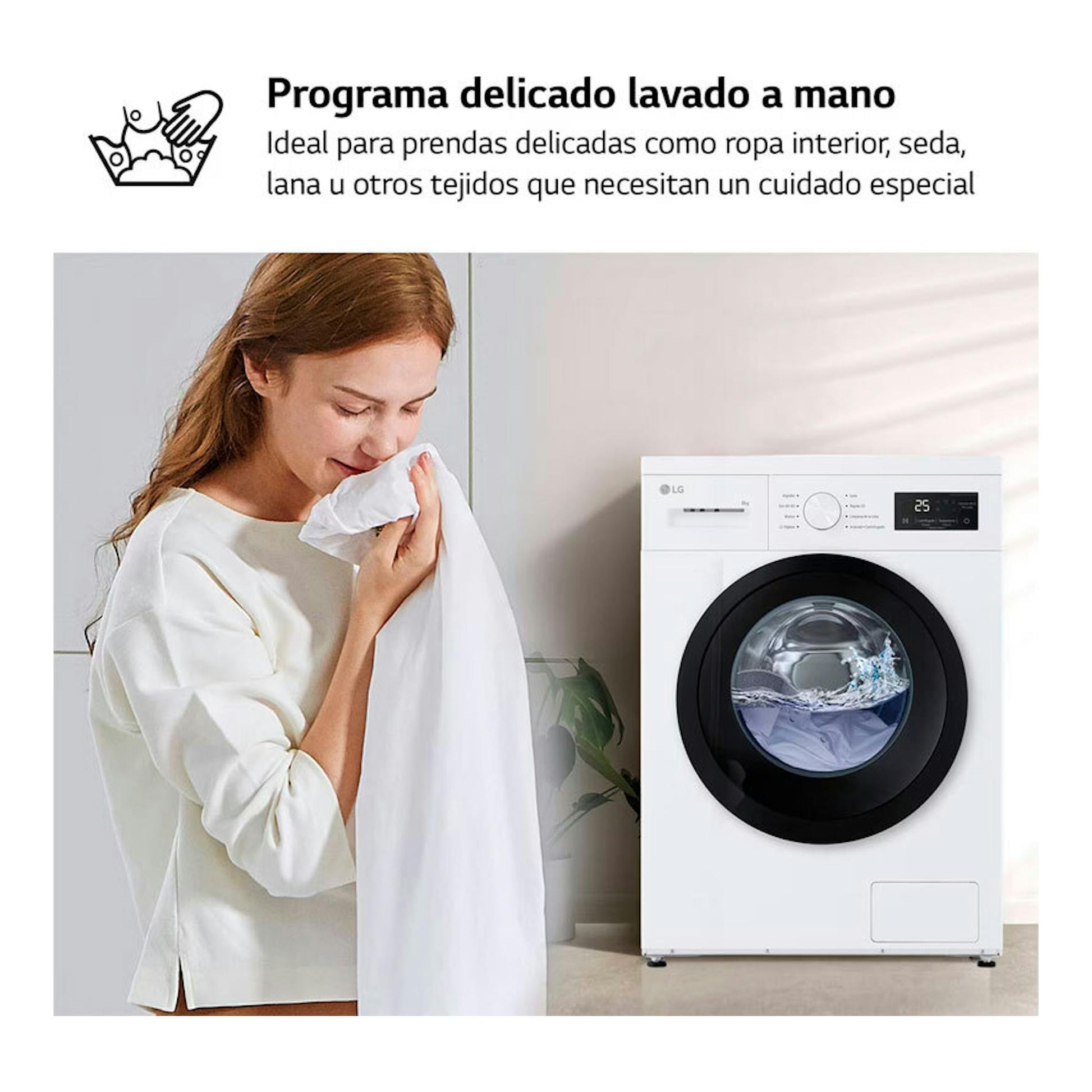 Lavadora LG F4A10S8NWK blanca, vista frontal, junto a una mujer con una prenda blanca.