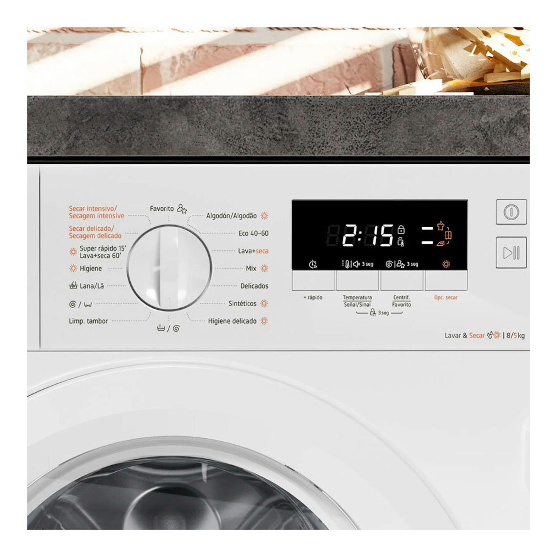 Lavasecadora Balay 3TW885B blanca, vista frontal con selector central y pantalla digital.