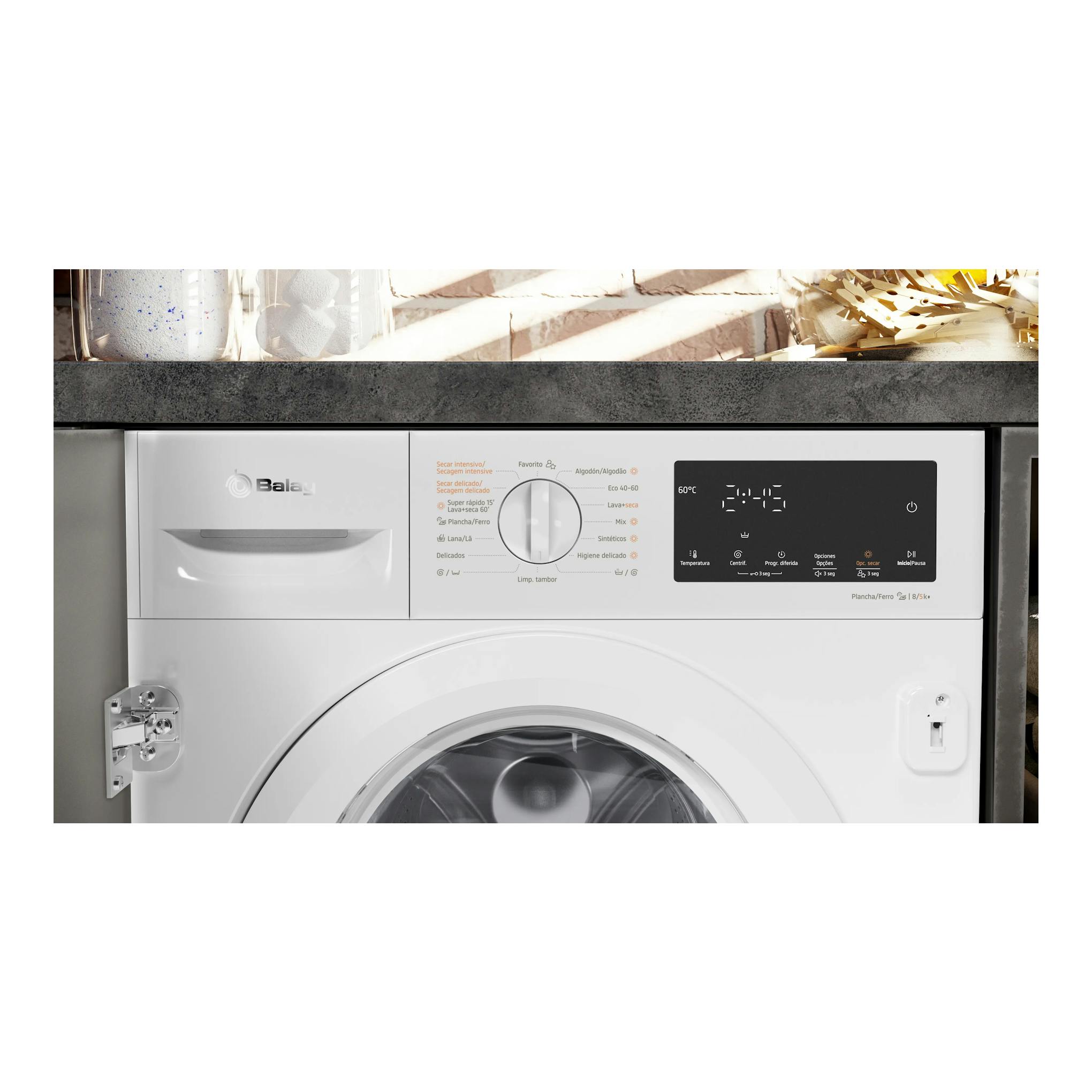 Lavasecadora Balay integrable blanca, vista frontal, con panel digital y selector central.