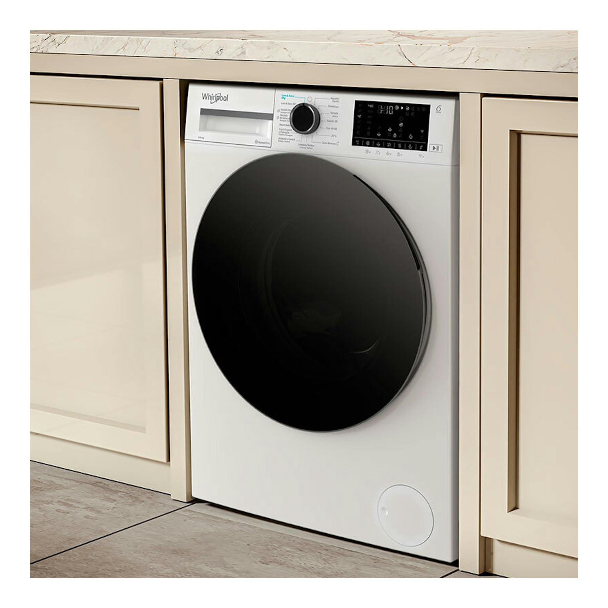 Lavasecadora Whirlpool WAD 9636W SPT blanca, vista frontal, con puerta negra empotrada bajo encimera.