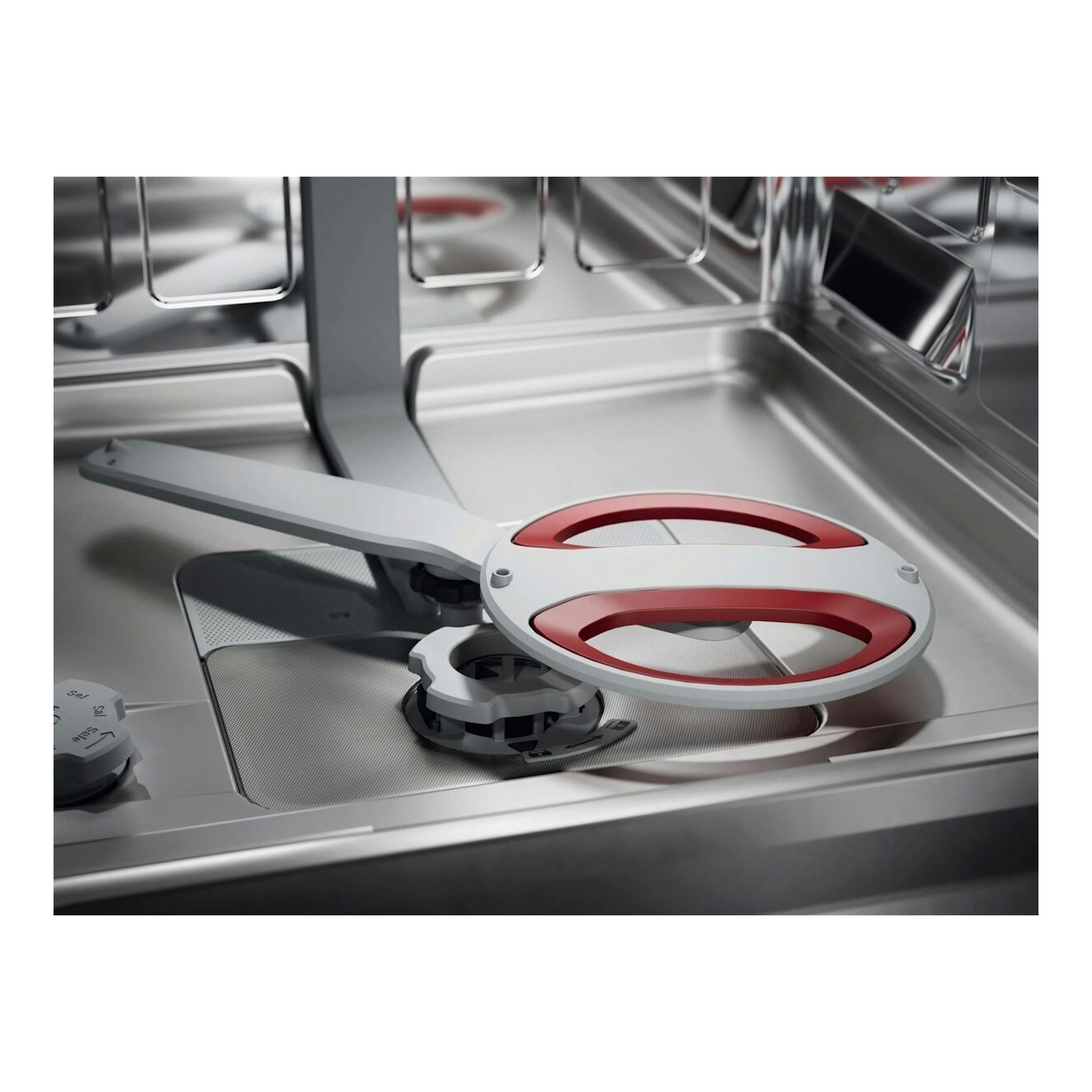 Interior de lavavajillas AEG GI8200A2SG, primer plano del brazo aspersor gris y rojo en acero inoxidable.