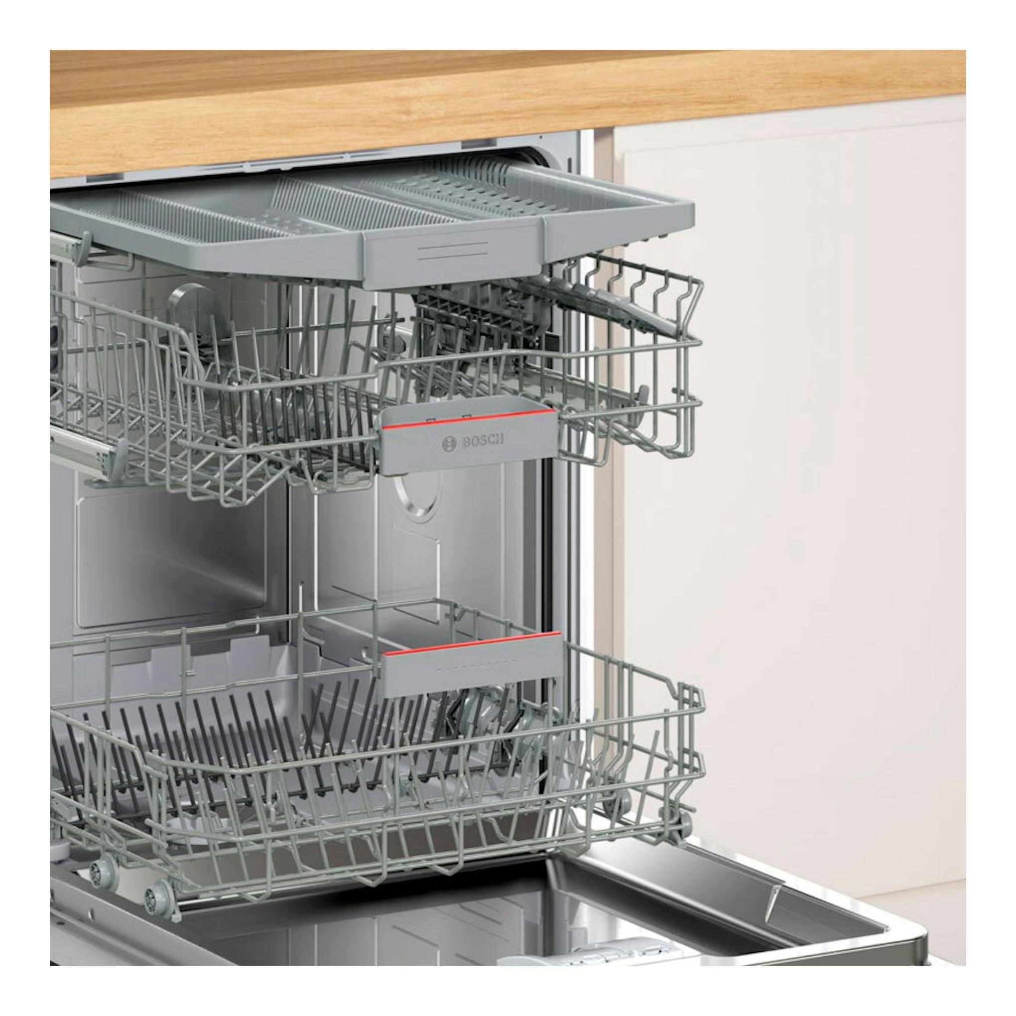 Lavavajillas Bosch SMI4HVS14E de 60 cm, abierto, con cestas grises extraíbles y vista frontal del interior.