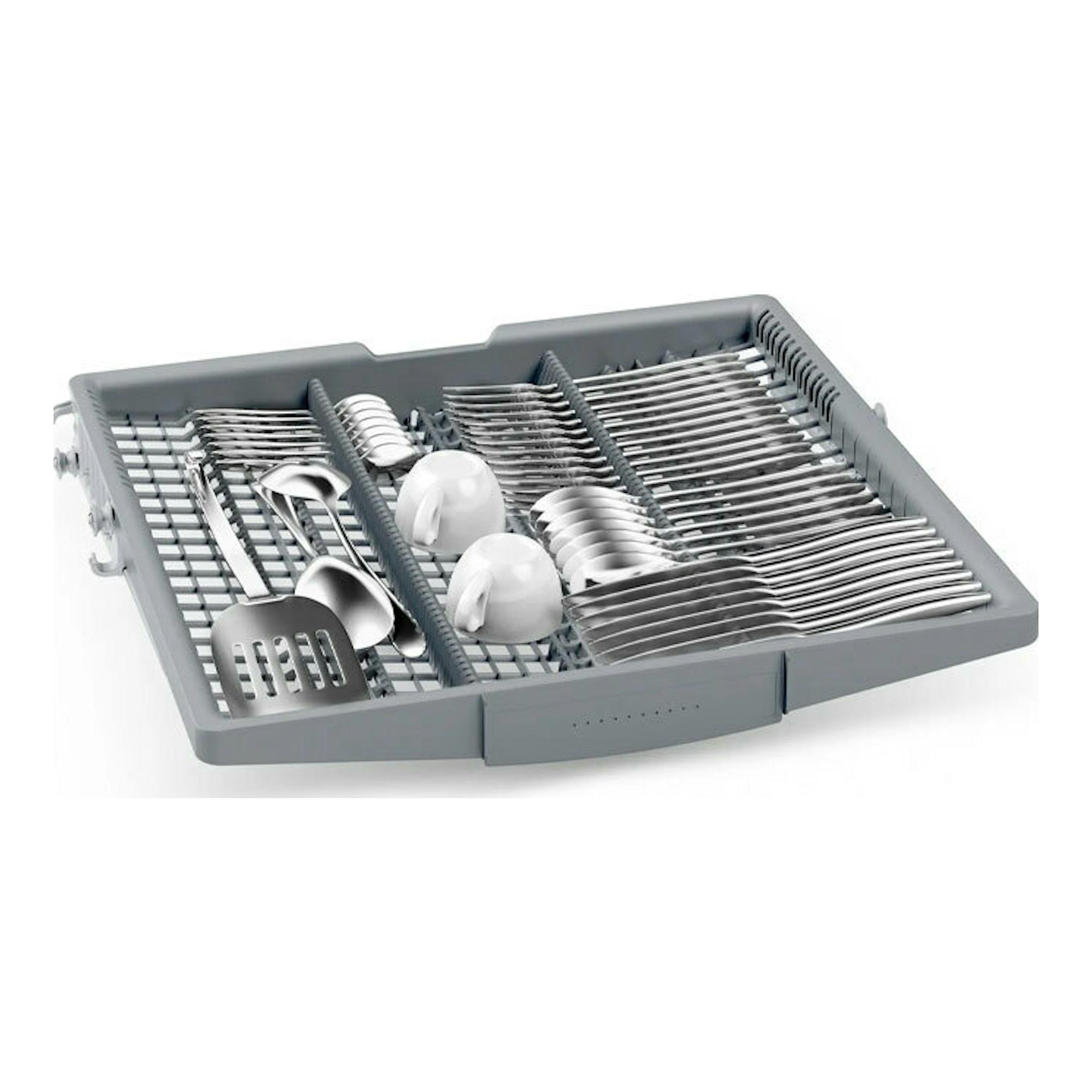 Bandeja cubertero gris de lavavajillas Bosch SMS4HMI07E, vista en diagonal, con cubiertos y tazas.