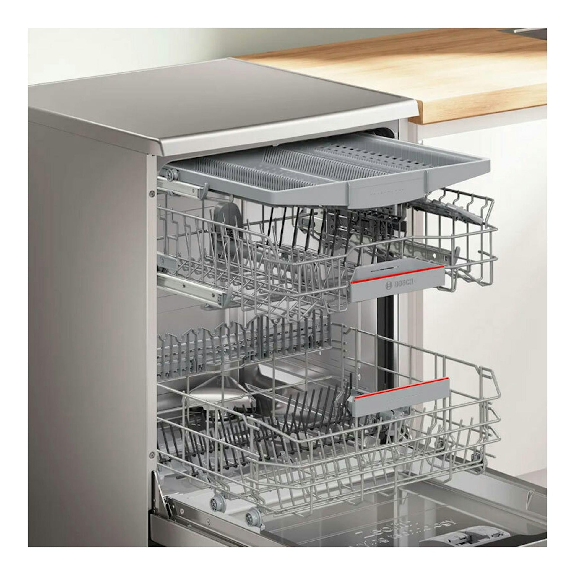 Lavavajillas Bosch SMS6ZCI10E de acero inoxidable, abierto en vista frontal con cestas interiores extraídas.