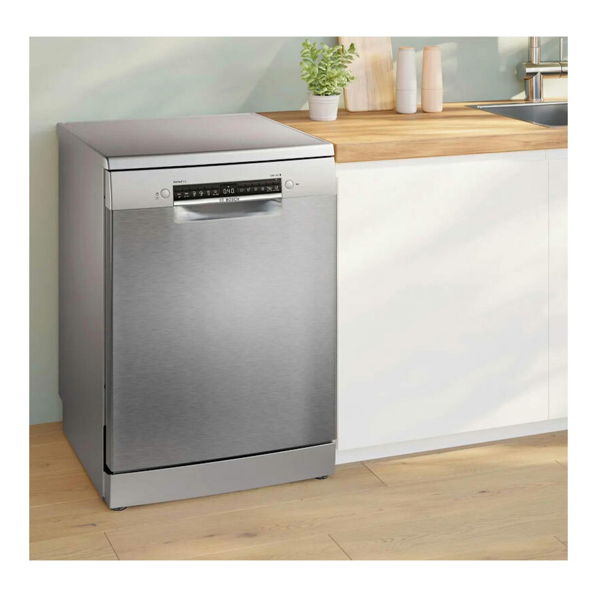 Lavavajillas Bosch SMS6ZCI10E de acero inoxidable, vista frontal en cocina.