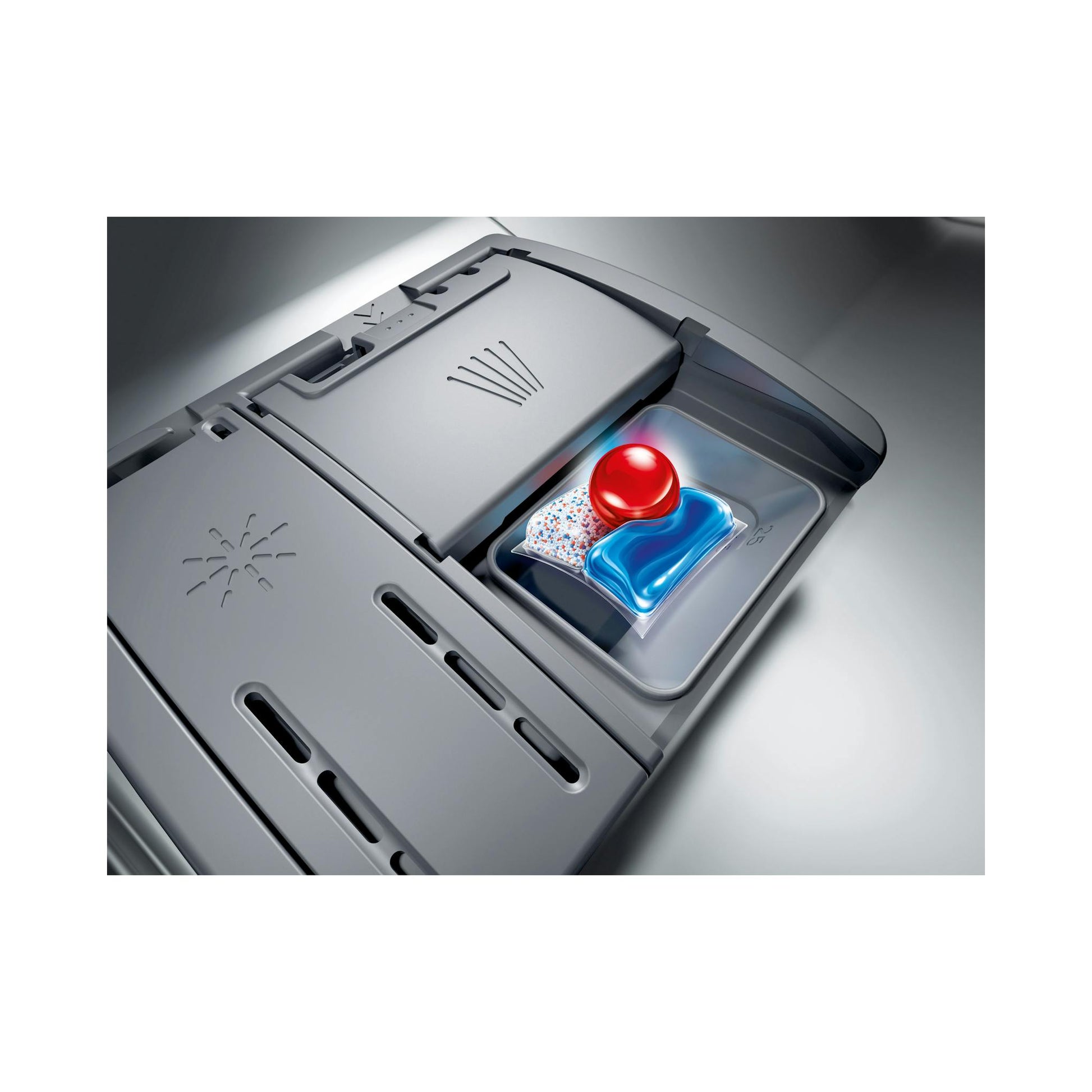 Detalle en vista cenital del compartimento de detergente de un lavavajillas Bosch SMV4ECX21E, en gris, con pastilla.
