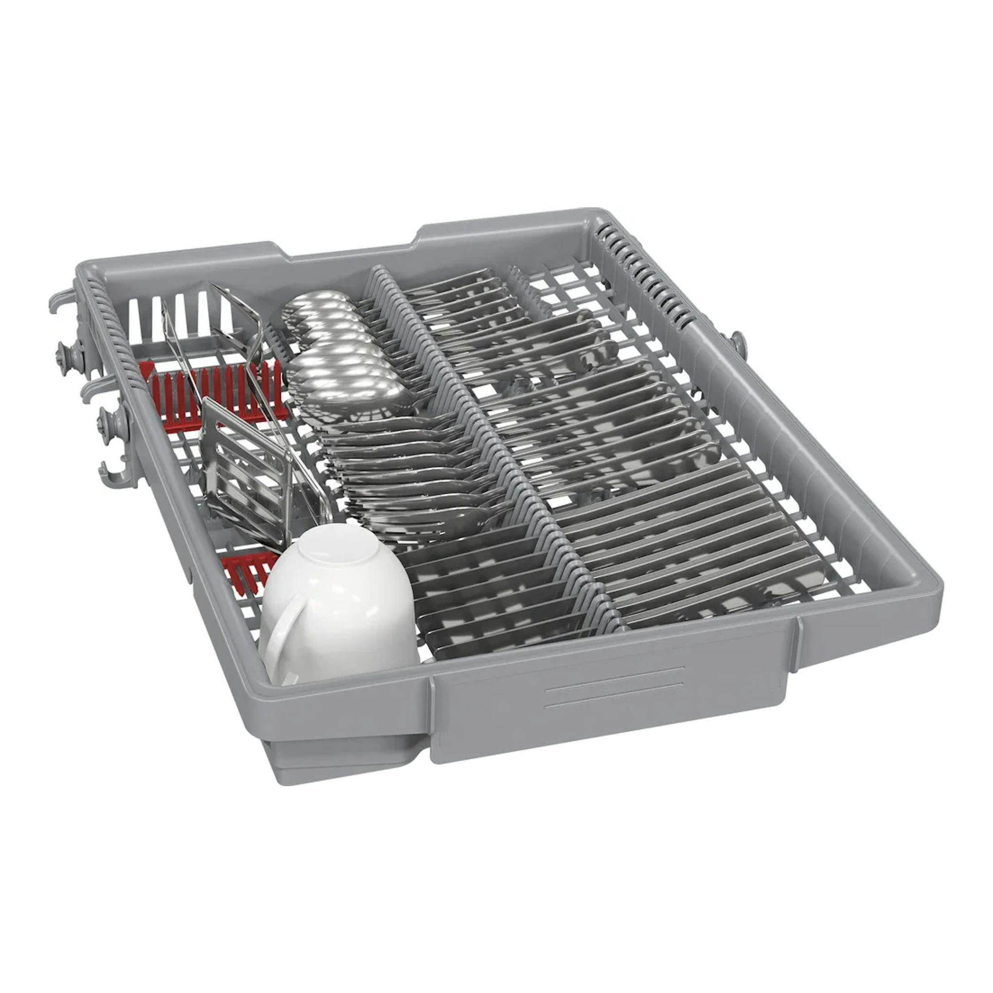 Bosch SPS4EMI17E: cesta gris del lavavajillas vista en ángulo, con platos, vasos y cubiertos.
