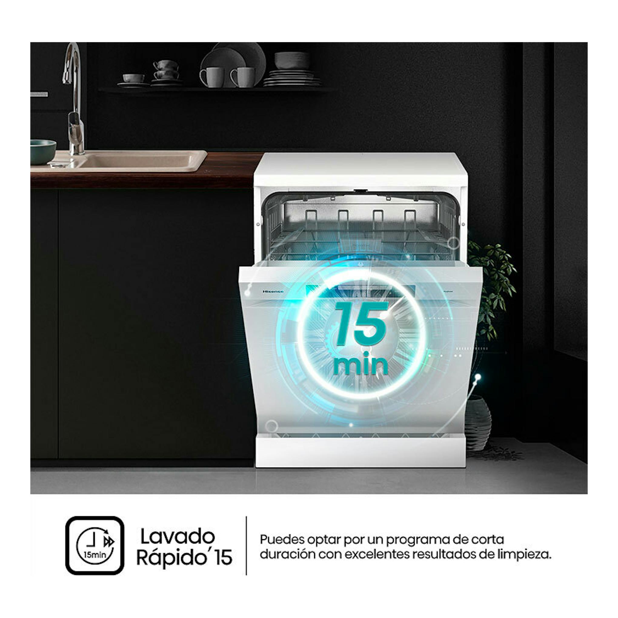Lavavajillas Hisense HS642C60W blanco, vista frontal con la puerta abierta en una cocina.