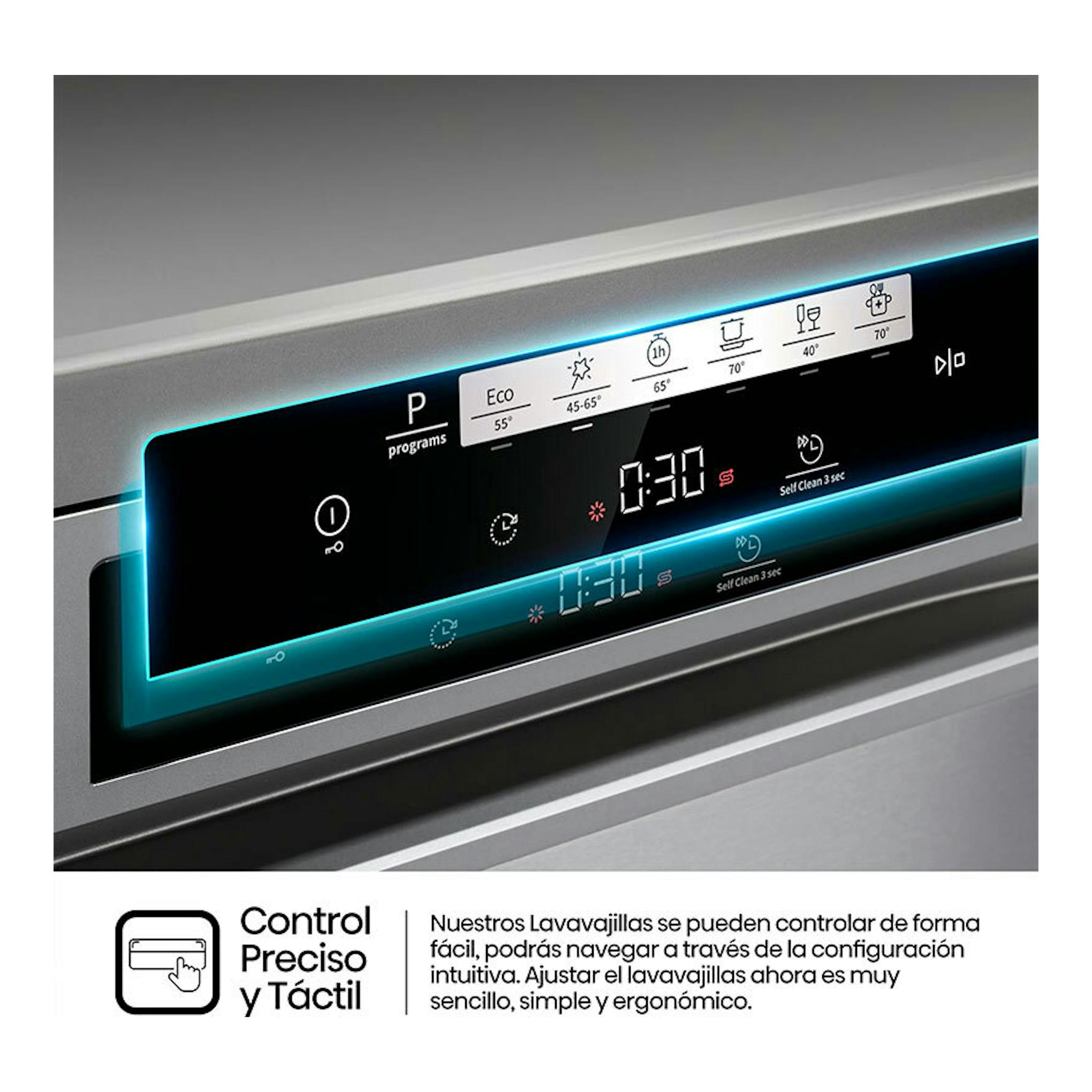 Primer plano del panel de control táctil negro y plateado del lavavajillas Hisense HS642C60X, con pantalla digital.