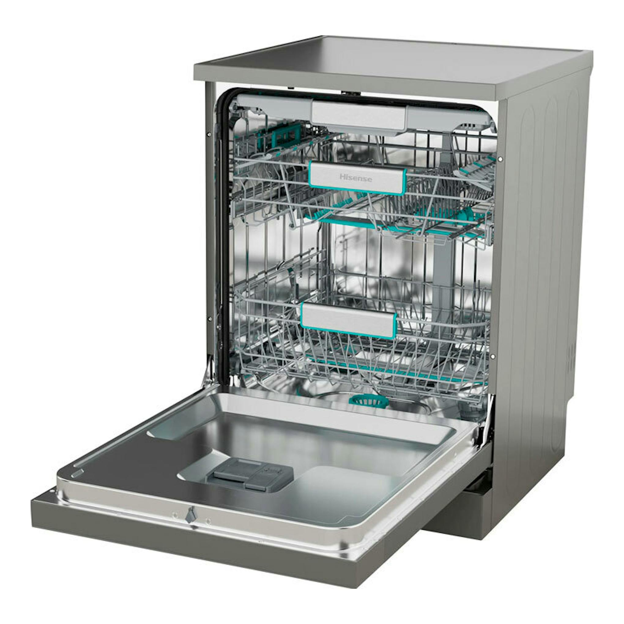 Lavavajillas Hisense HS673A90X de acero inoxidable, vista frontal abierta con puerta abatida y cestas interiores.