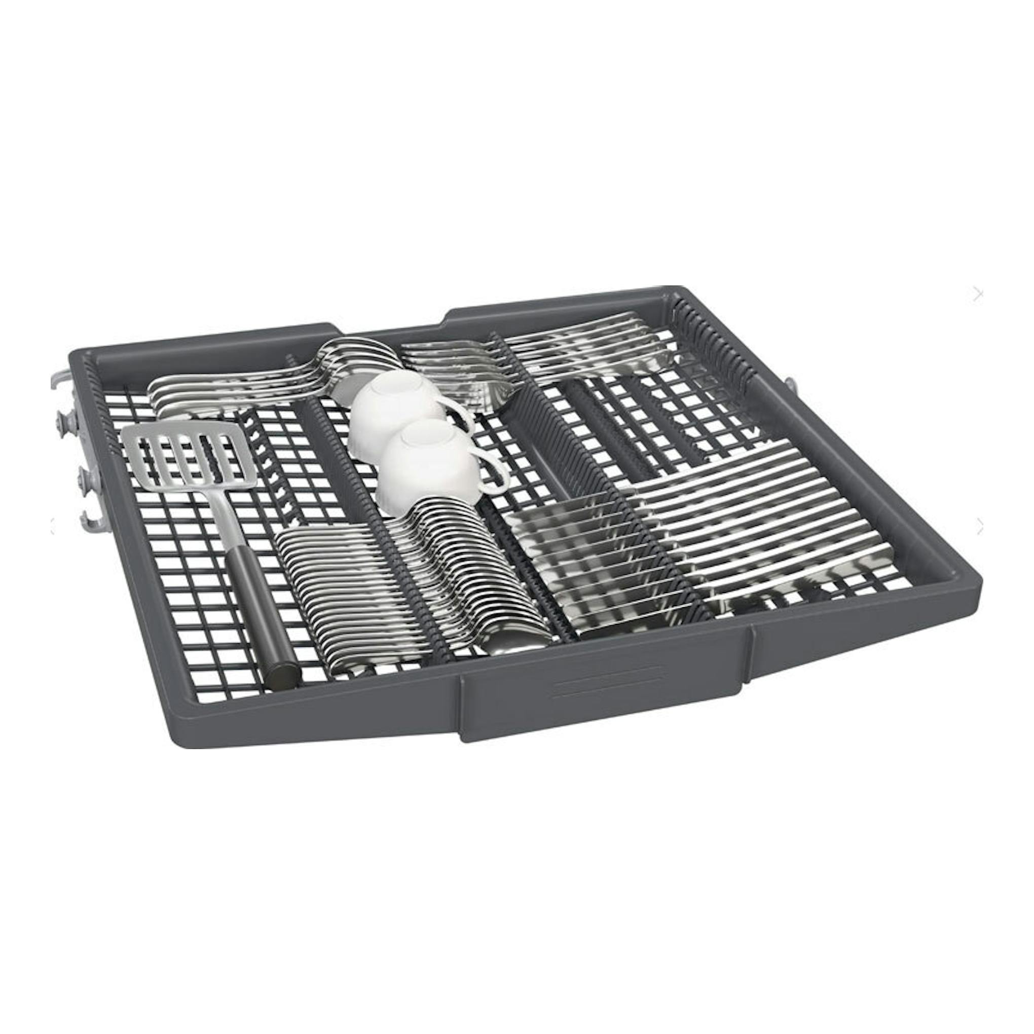 Bandeja porta cubiertos gris de lavavajillas Siemens SN73HX03VE, vista en ángulo con cubiertos.