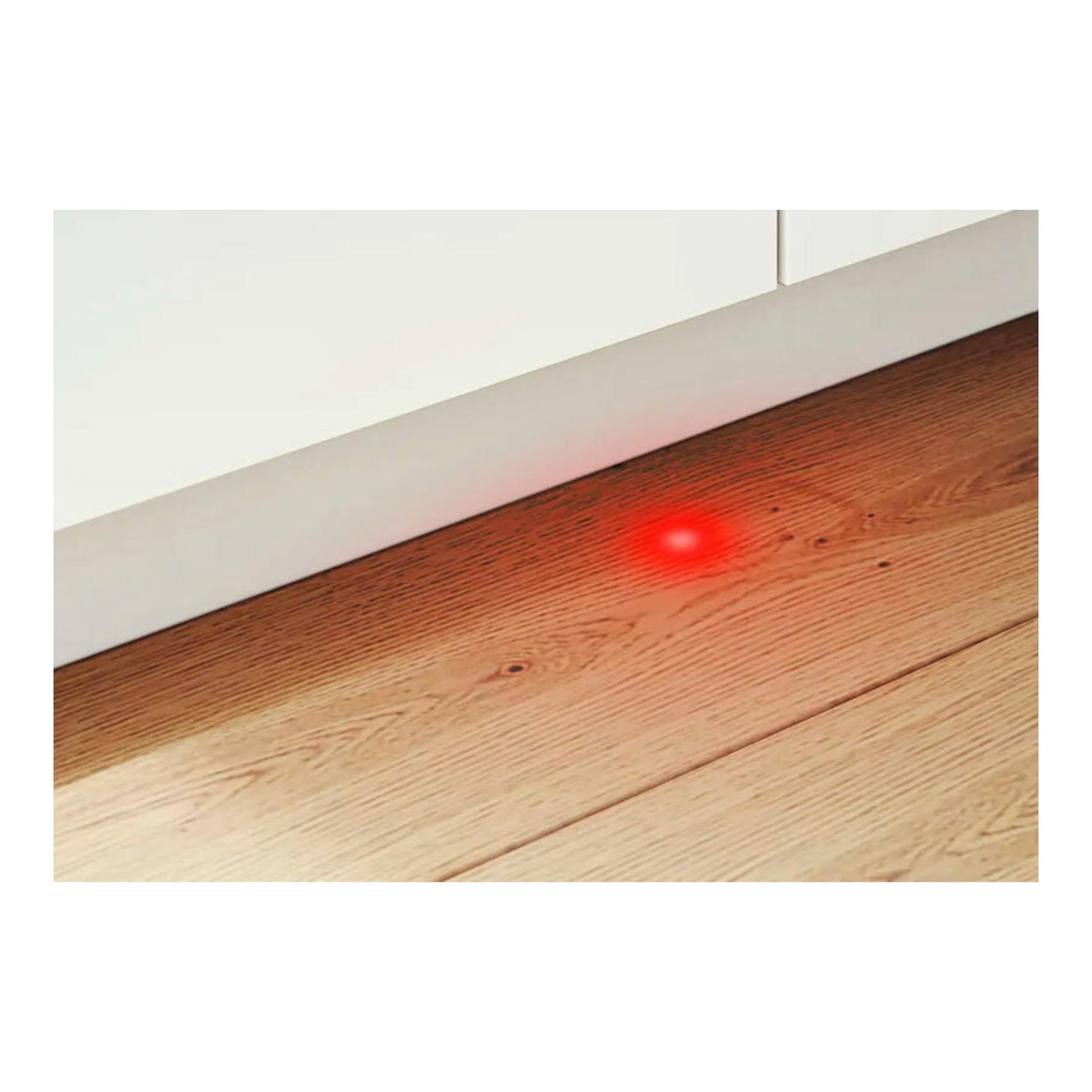 Lavavajillas integrable Bosch SMV2ITX09E blanco, vista frontal parcial, con luz roja en el suelo.