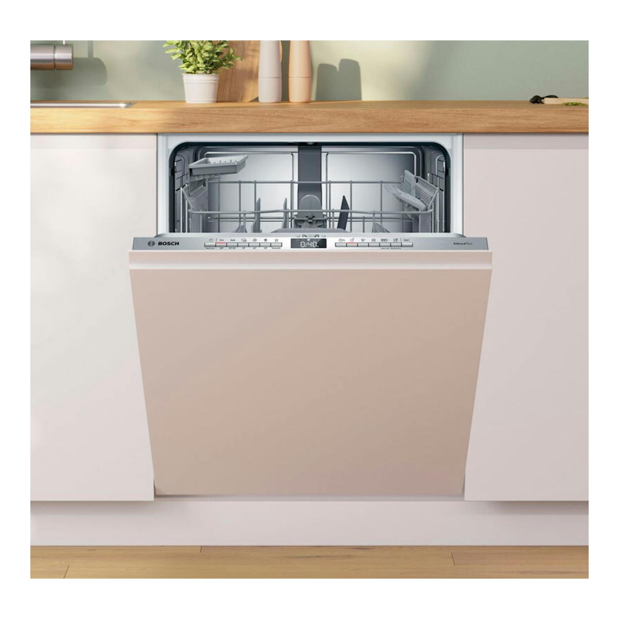 Lavavajillas integrable Bosch SMV4HAX07E beige, visto de frente con la puerta abierta en una cocina.