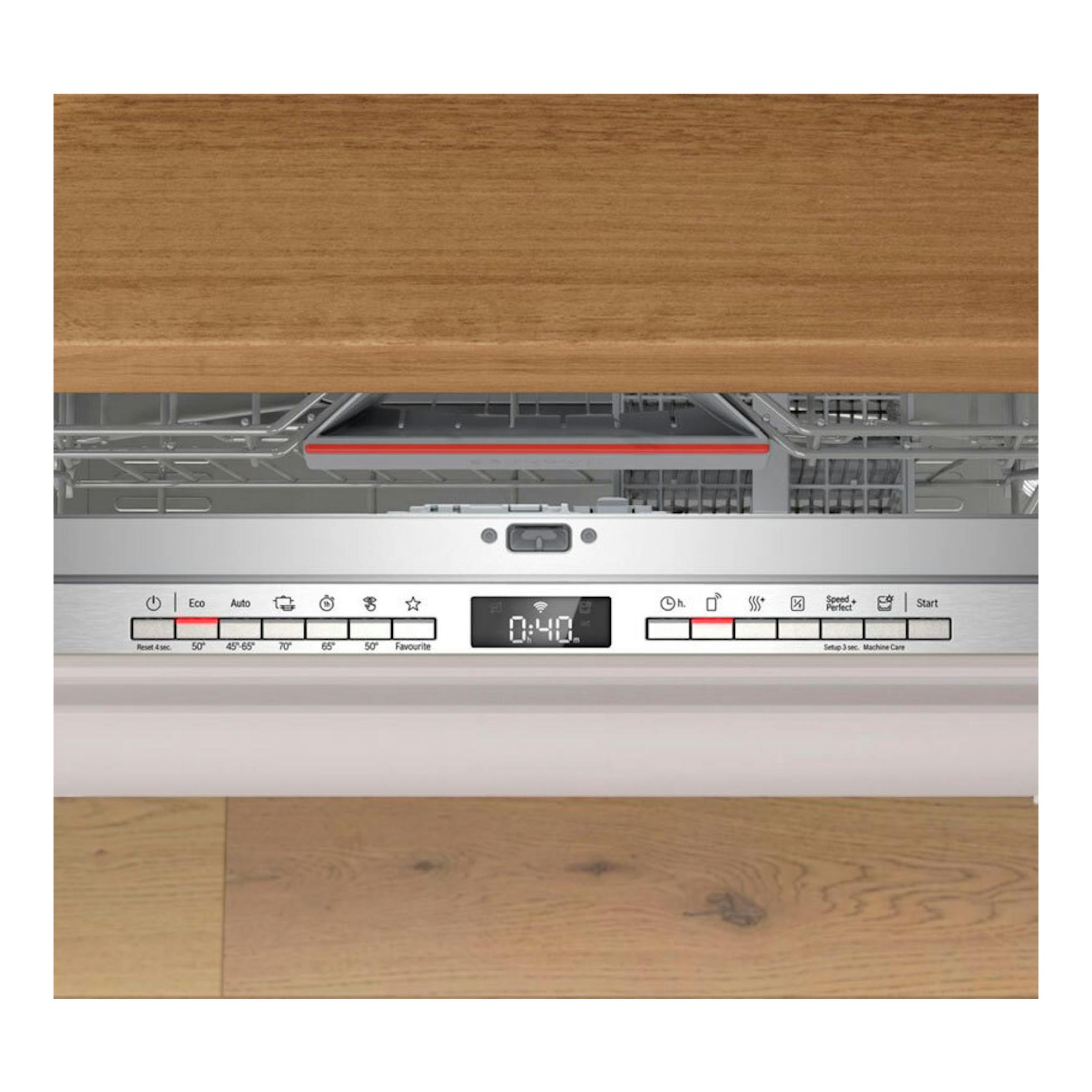 Lavavajillas integrable Bosch SMV4HAX07E, vista frontal con la puerta abierta y panel de control digital.