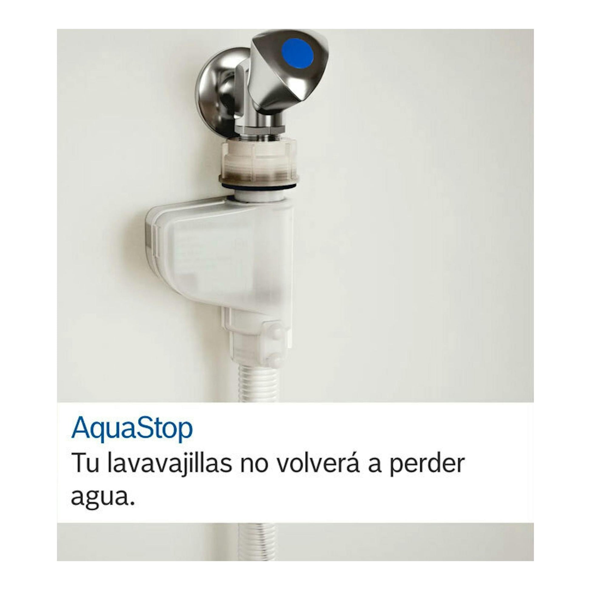 Bosch AquaStop: válvula y manguera de entrada de agua de lavavajillas, vista frontal sobre fondo claro.