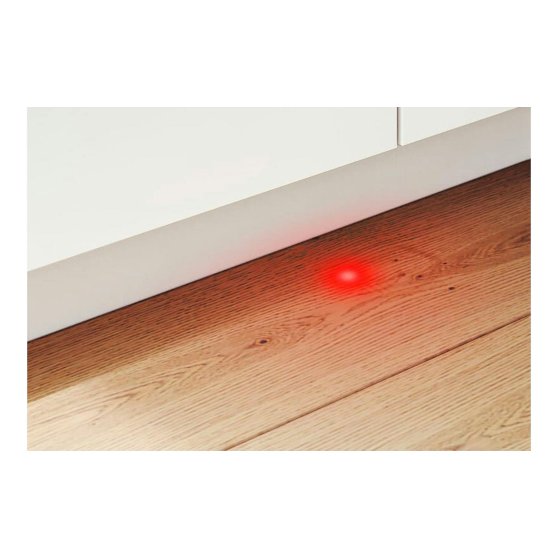 Lavavajillas integrable Bosch SPV2HKX02E blanco, visto de frente en la parte baja, con luz roja proyectada al suelo.