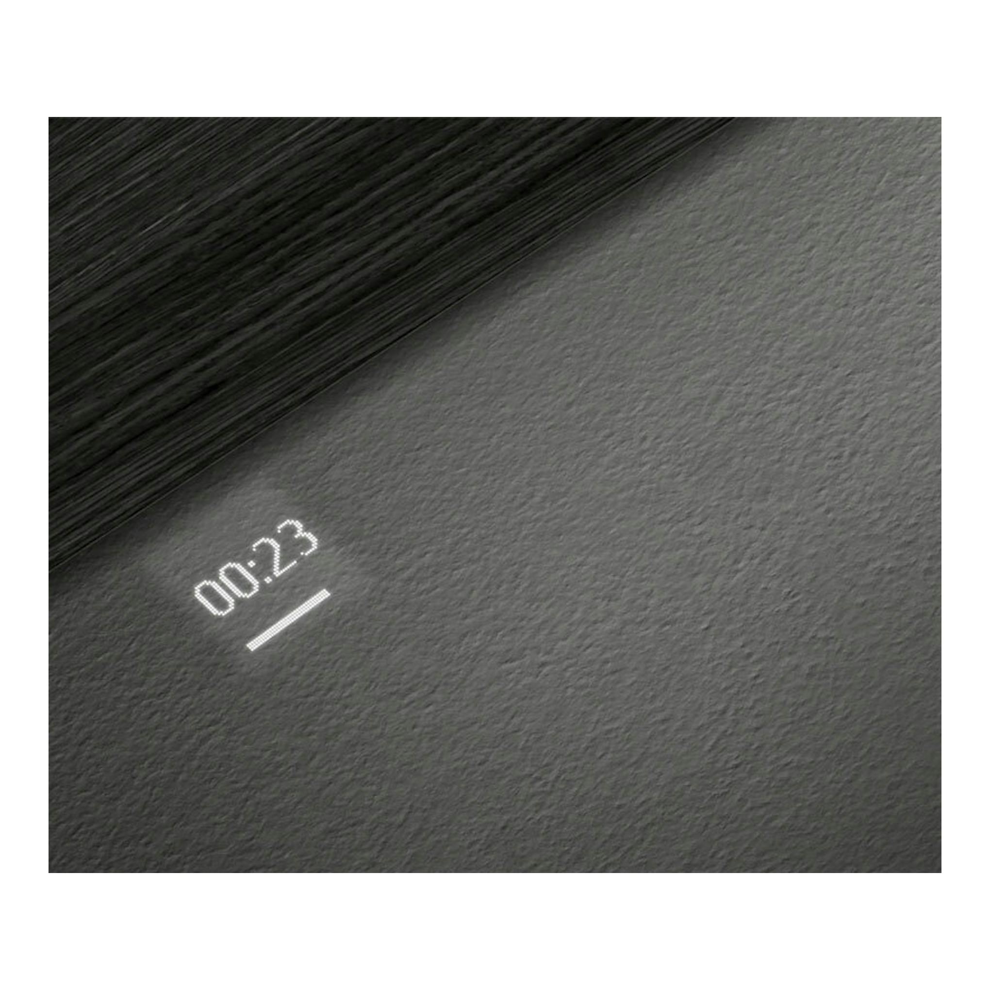 Lavavajillas integrable Siemens SN65ZX17CE, primer plano inclinado de panel negro con display «00:23» iluminado.